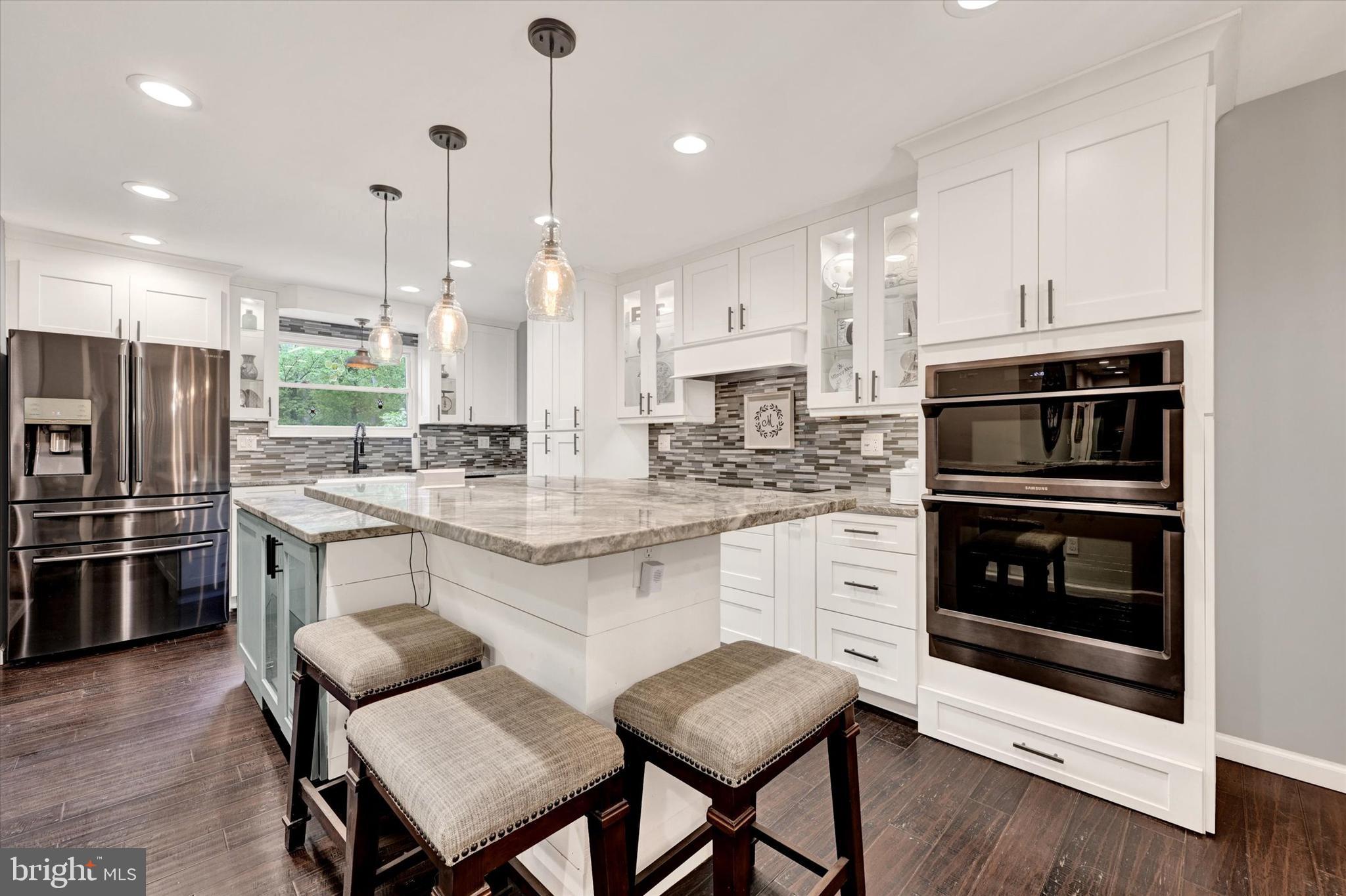 WOLF HILL - Residential
