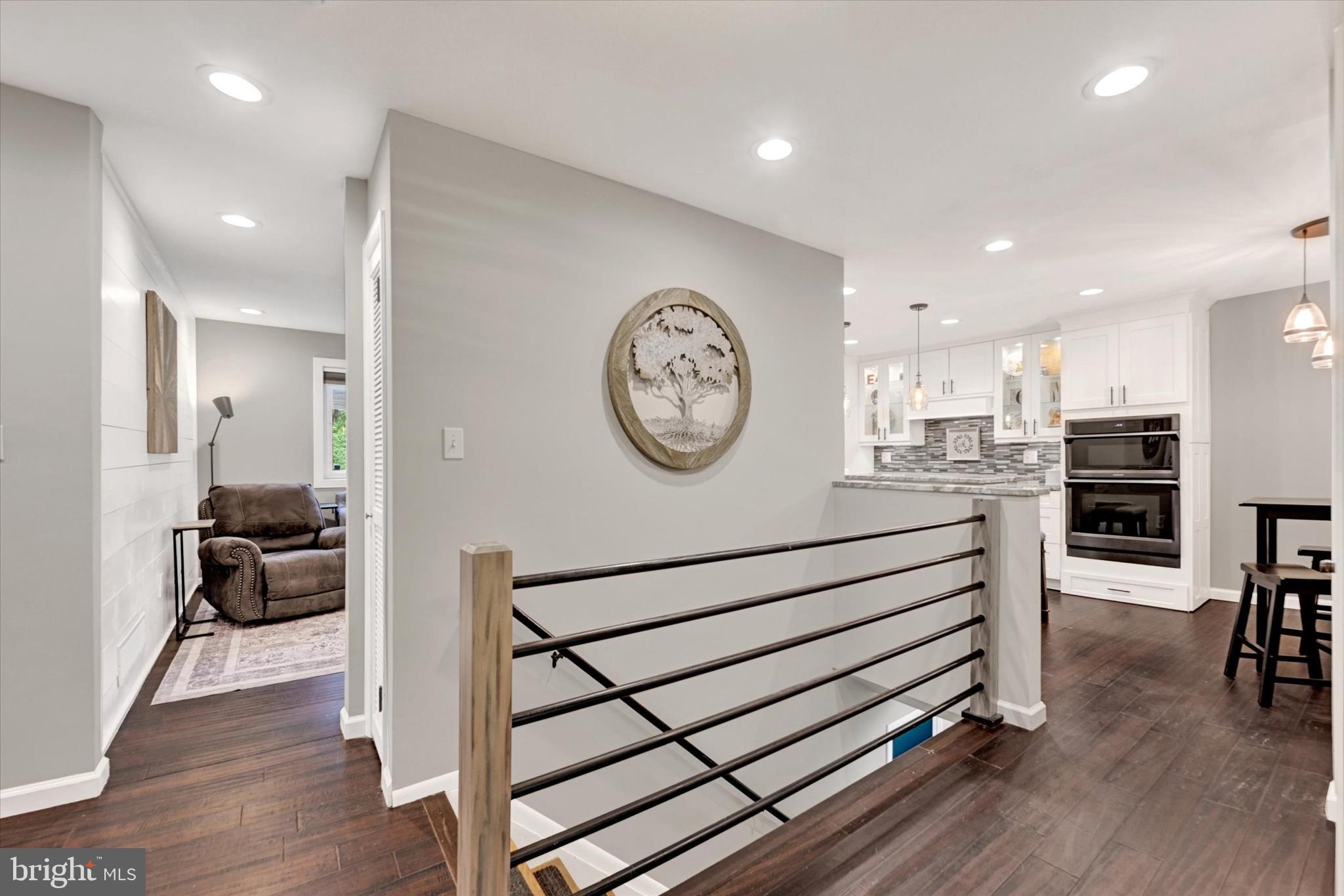 WOLF HILL - Residential