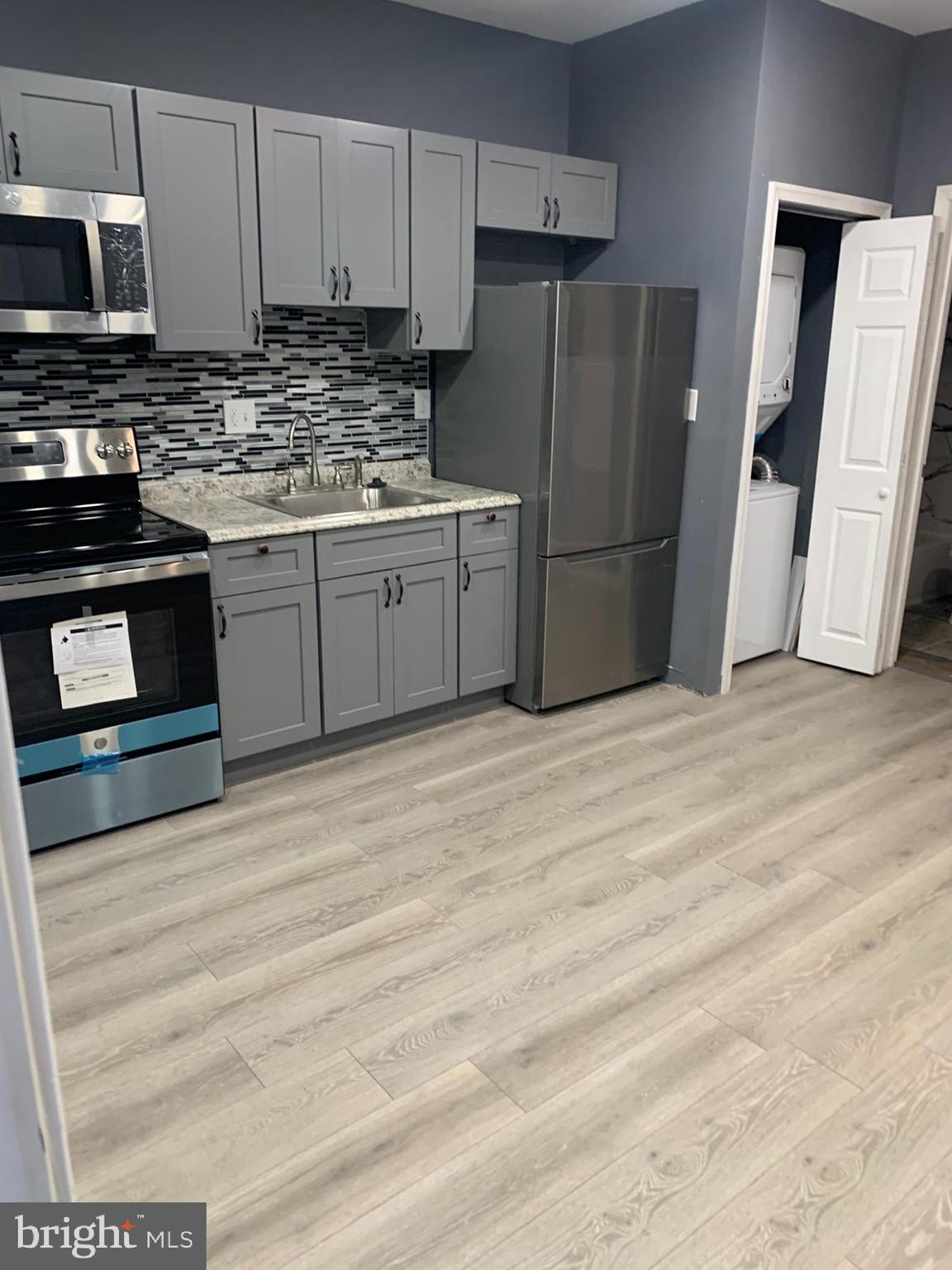 Great upstairs spacious 2nd floor unit. Available now. All newly renovated and freshly painted.