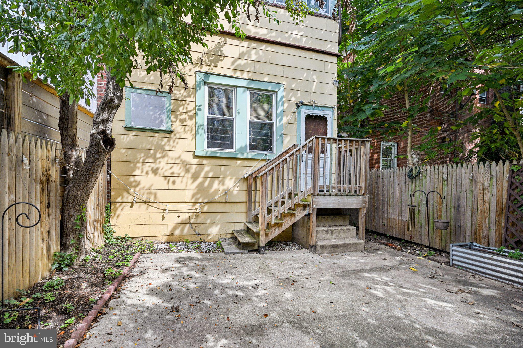 UNIVERSITY CITY - Residential Income