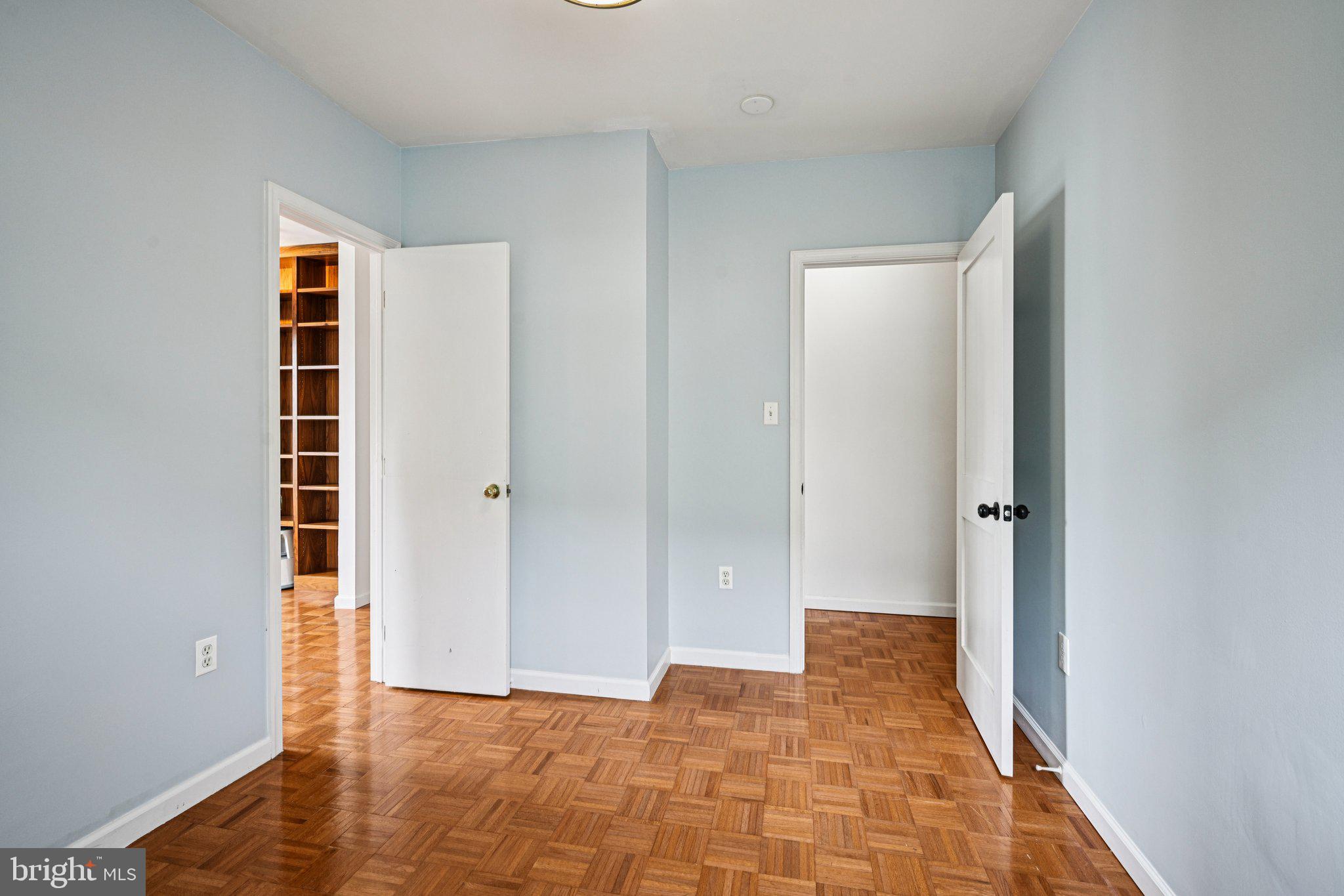 UNIVERSITY CITY - Residential Income