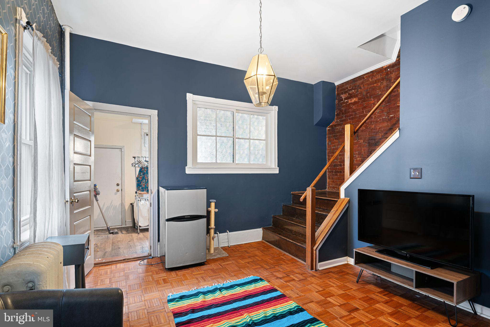 UNIVERSITY CITY - Residential Income