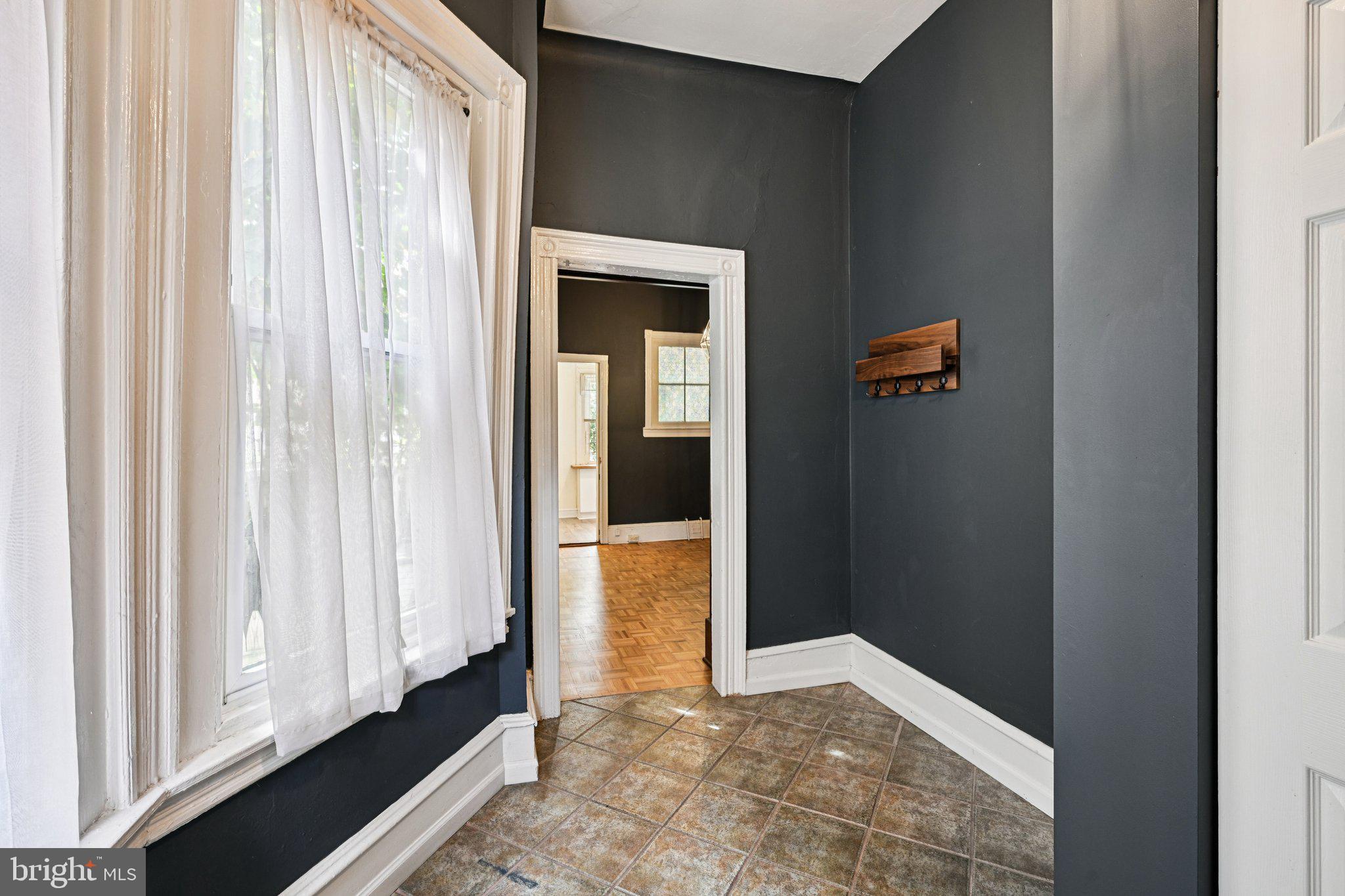 UNIVERSITY CITY - Residential Income