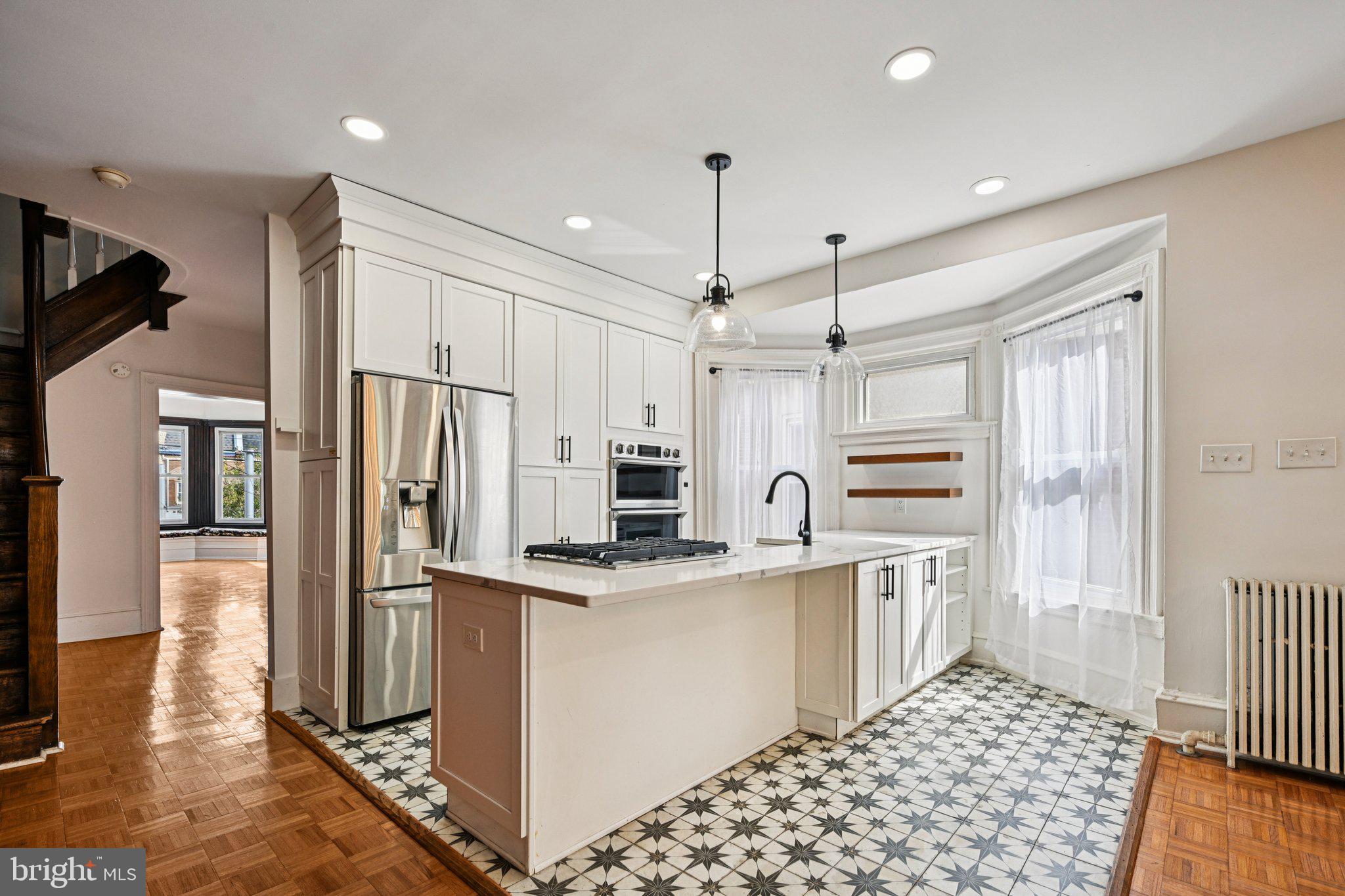 UNIVERSITY CITY - Residential Income