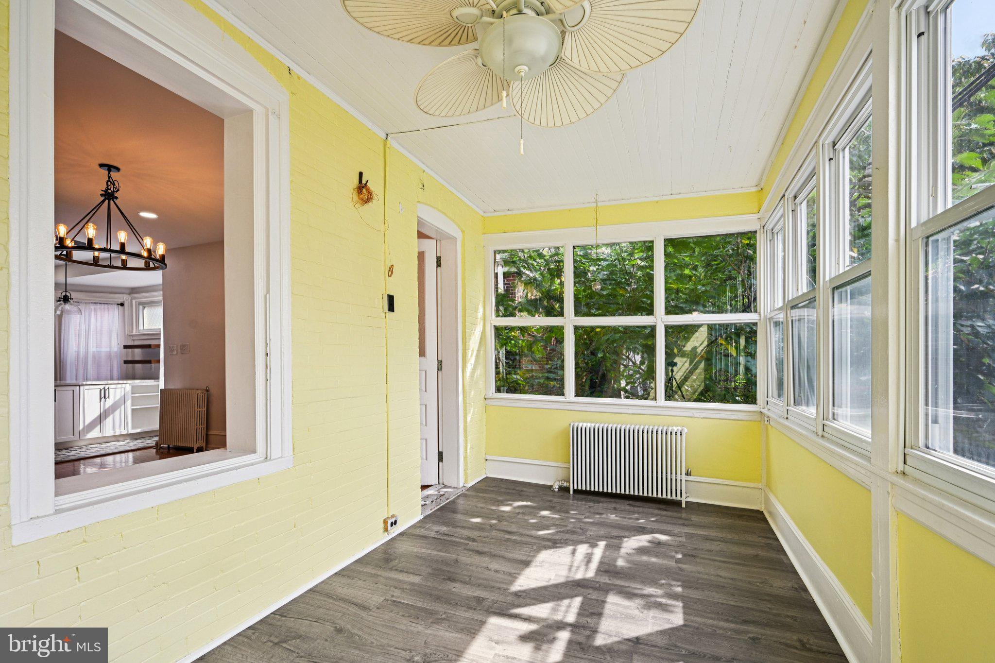 UNIVERSITY CITY - Residential Income