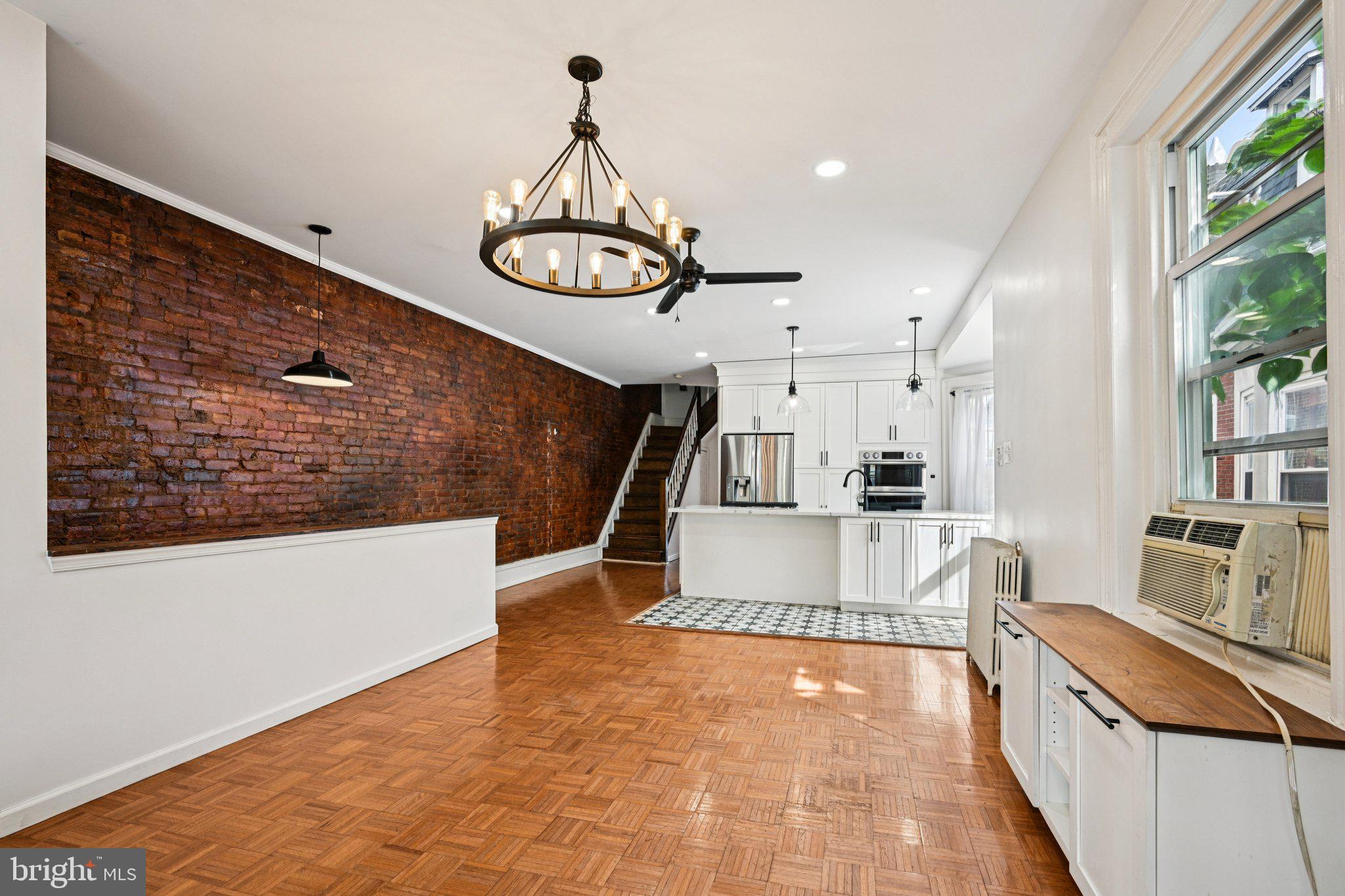 UNIVERSITY CITY - Residential Income