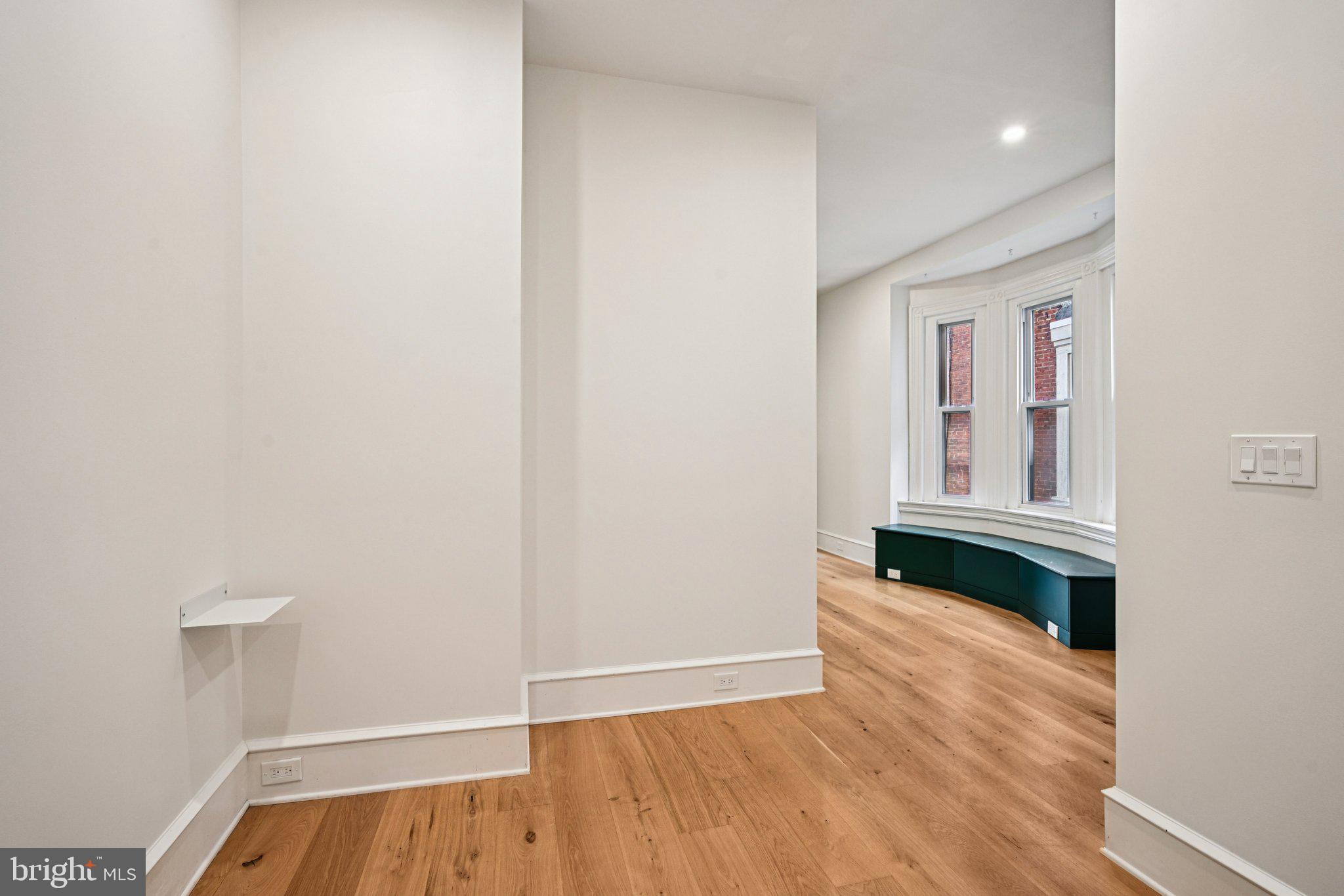 UNIVERSITY CITY - Residential Income