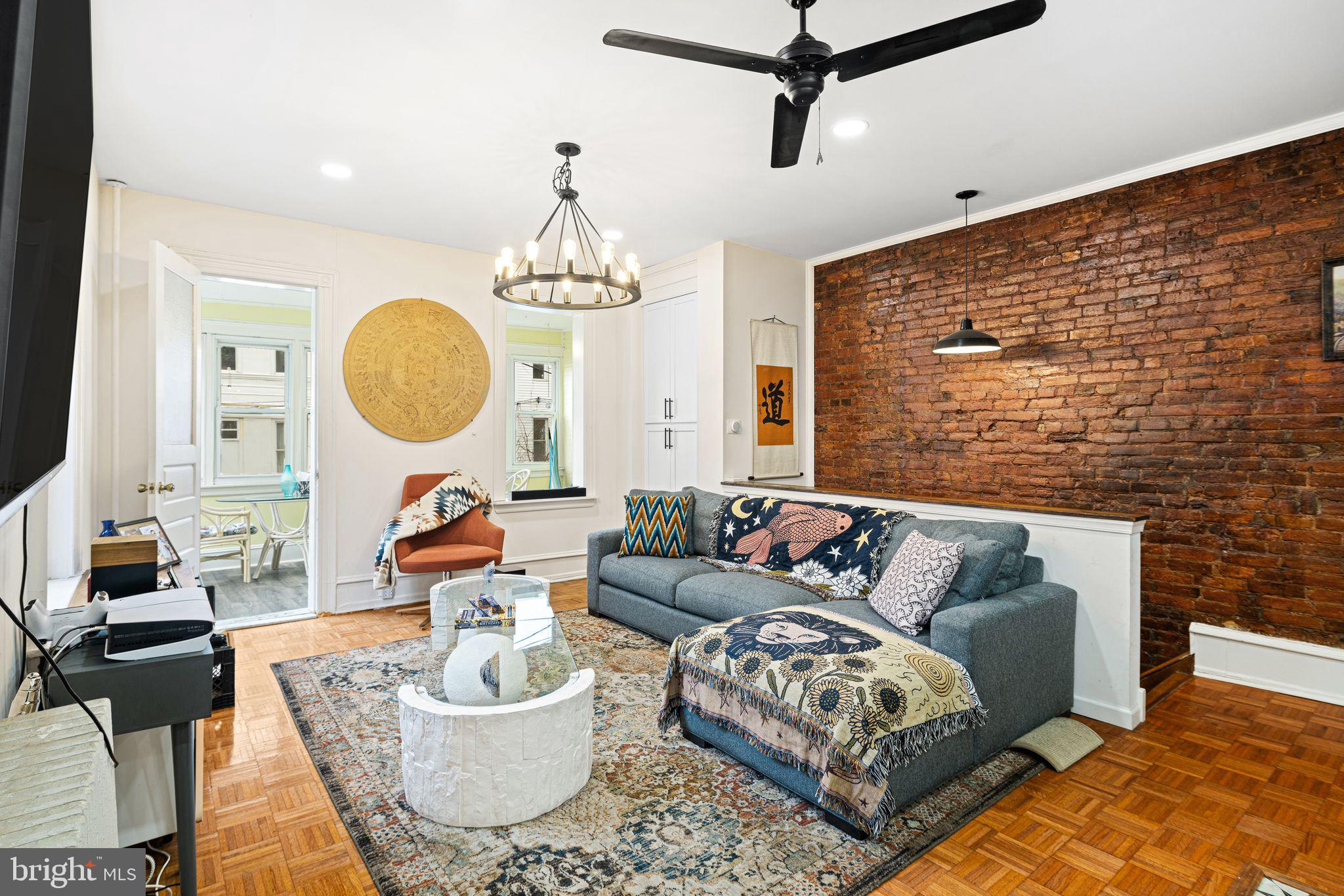 UNIVERSITY CITY - Residential Income