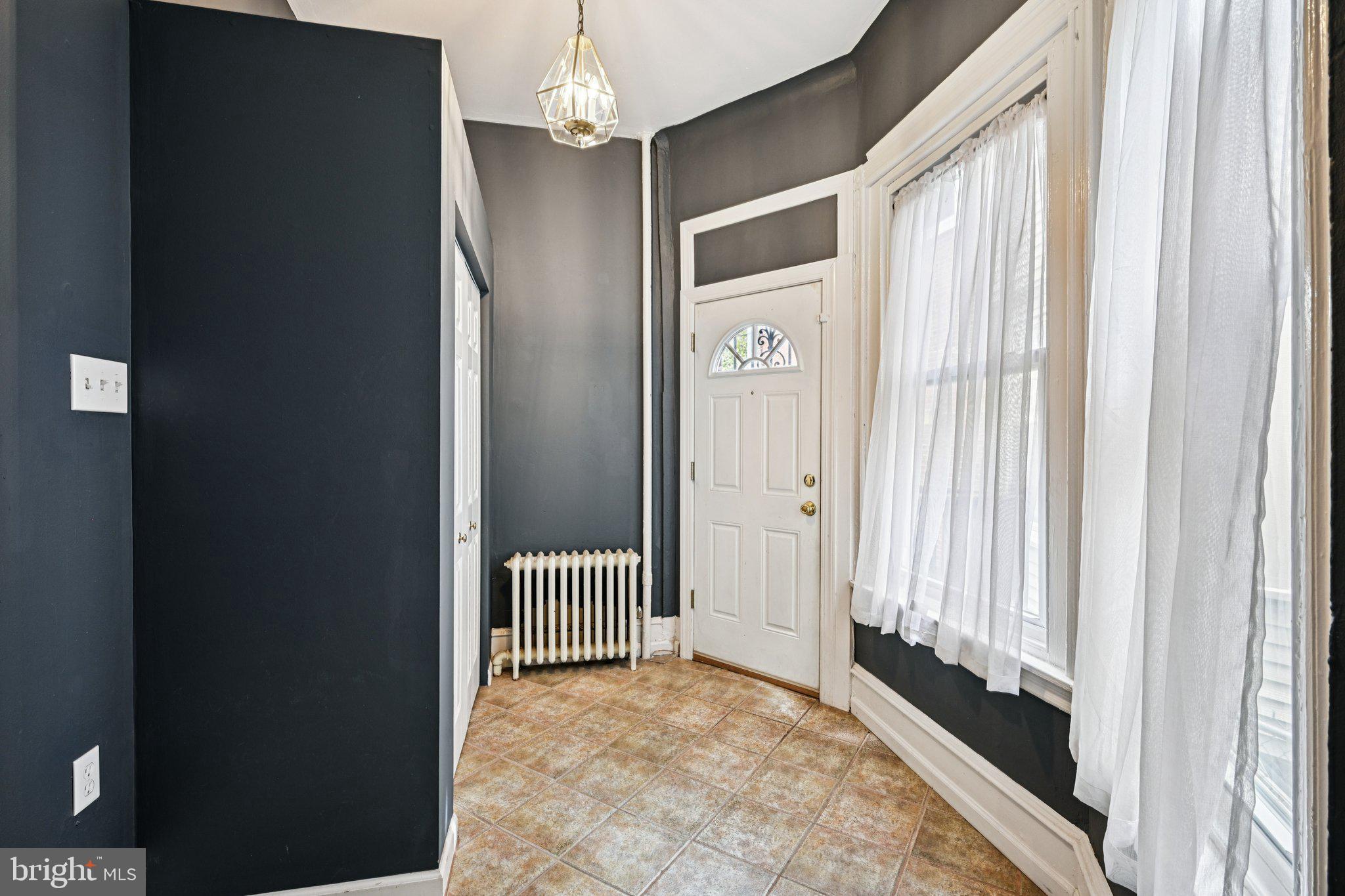 UNIVERSITY CITY - Residential Income