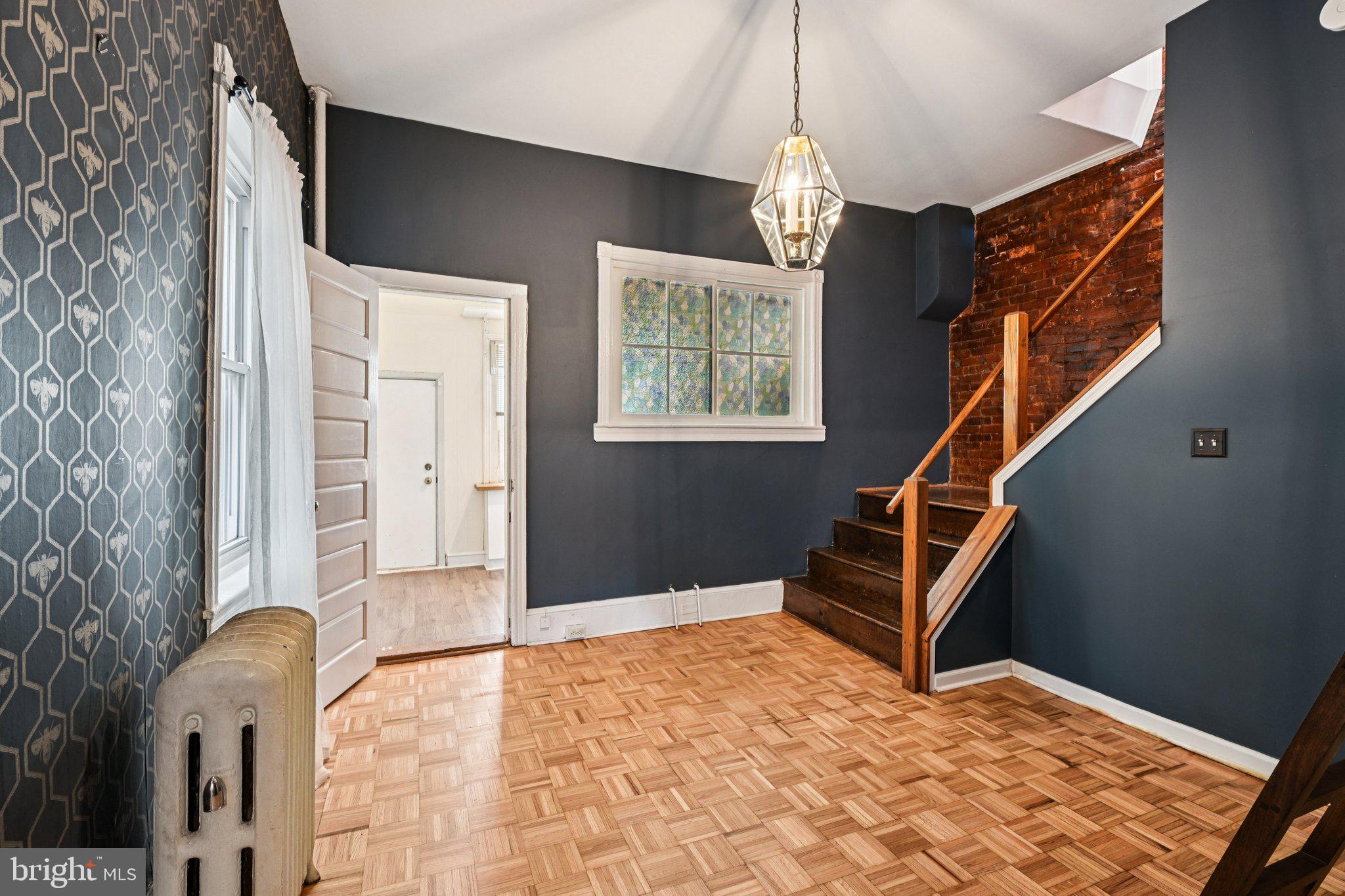 UNIVERSITY CITY - Residential Income