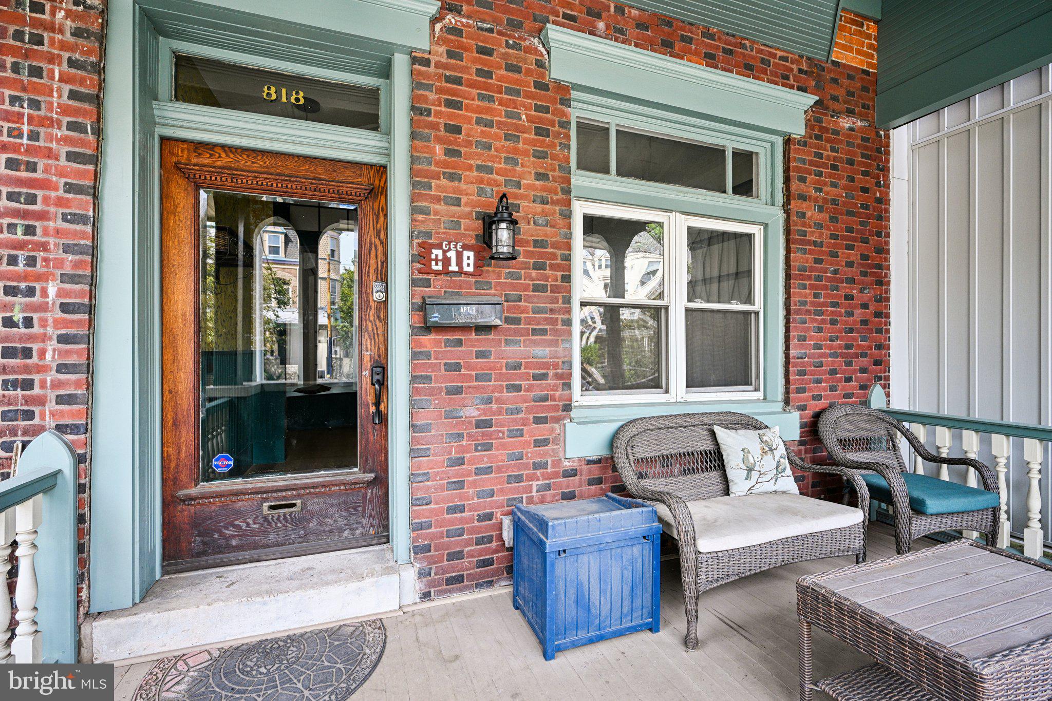 UNIVERSITY CITY - Residential Income