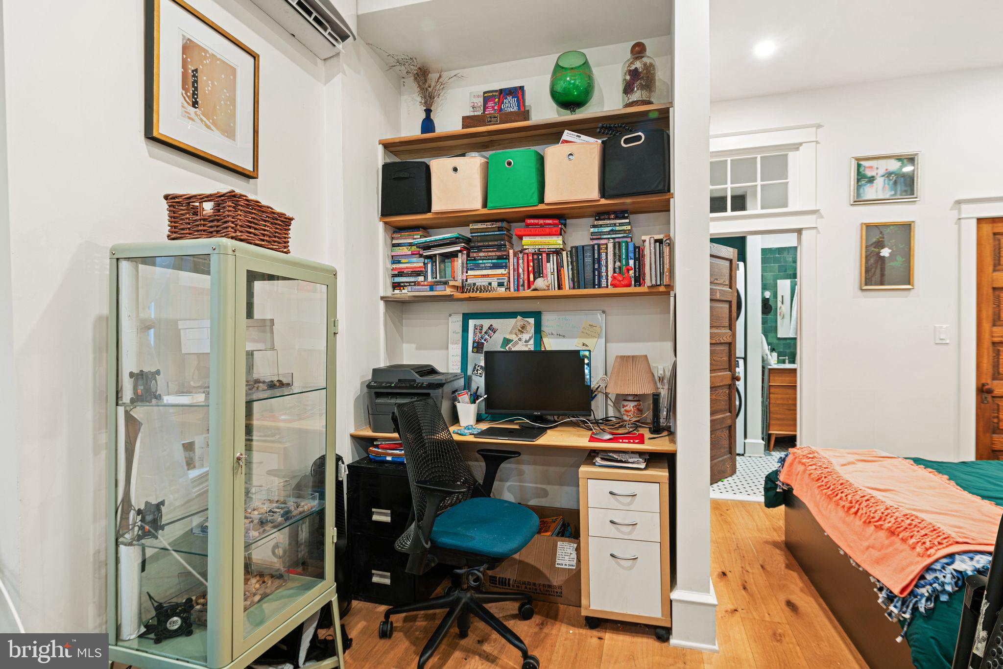 UNIVERSITY CITY - Residential Income