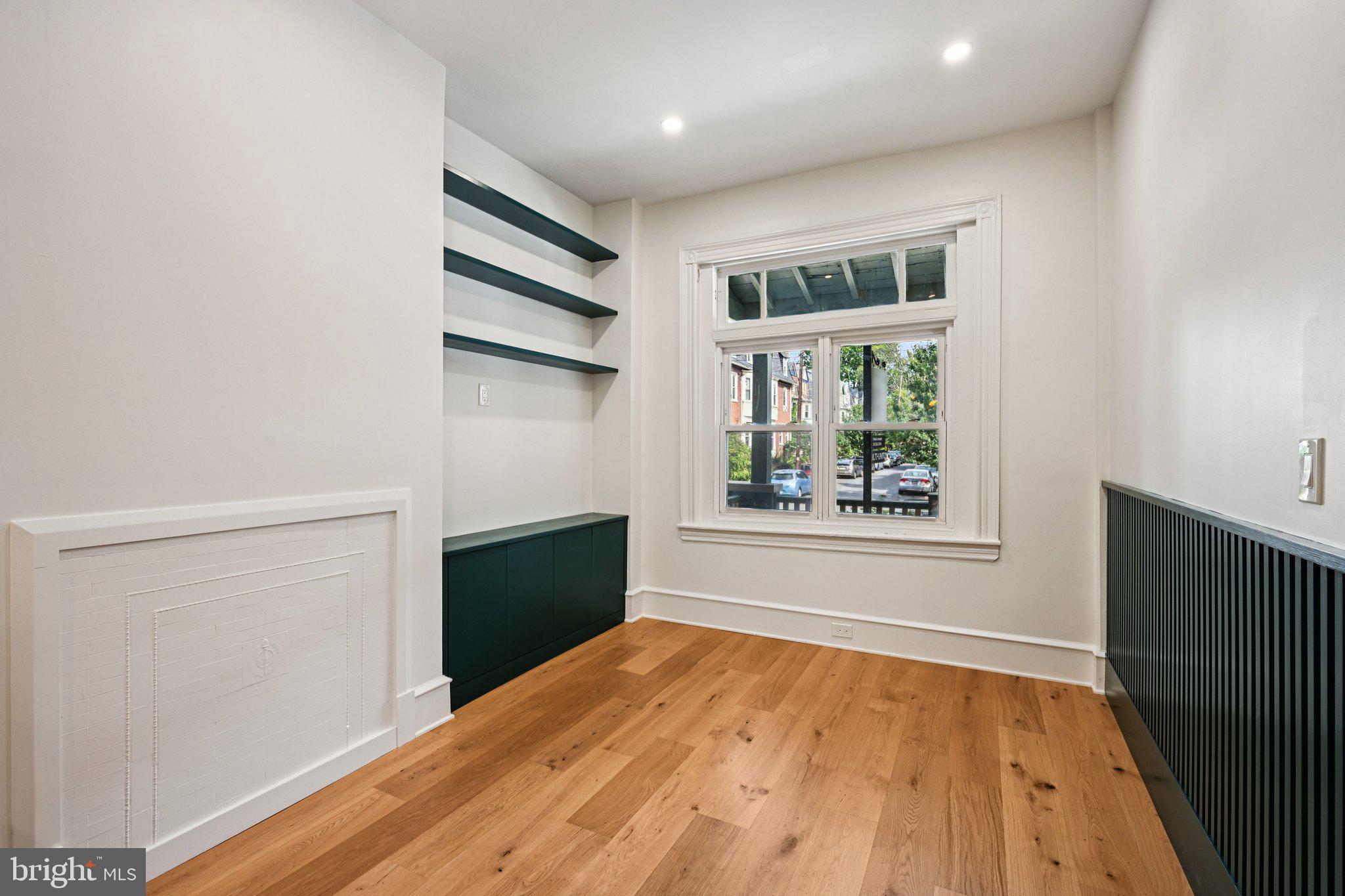 UNIVERSITY CITY - Residential Income