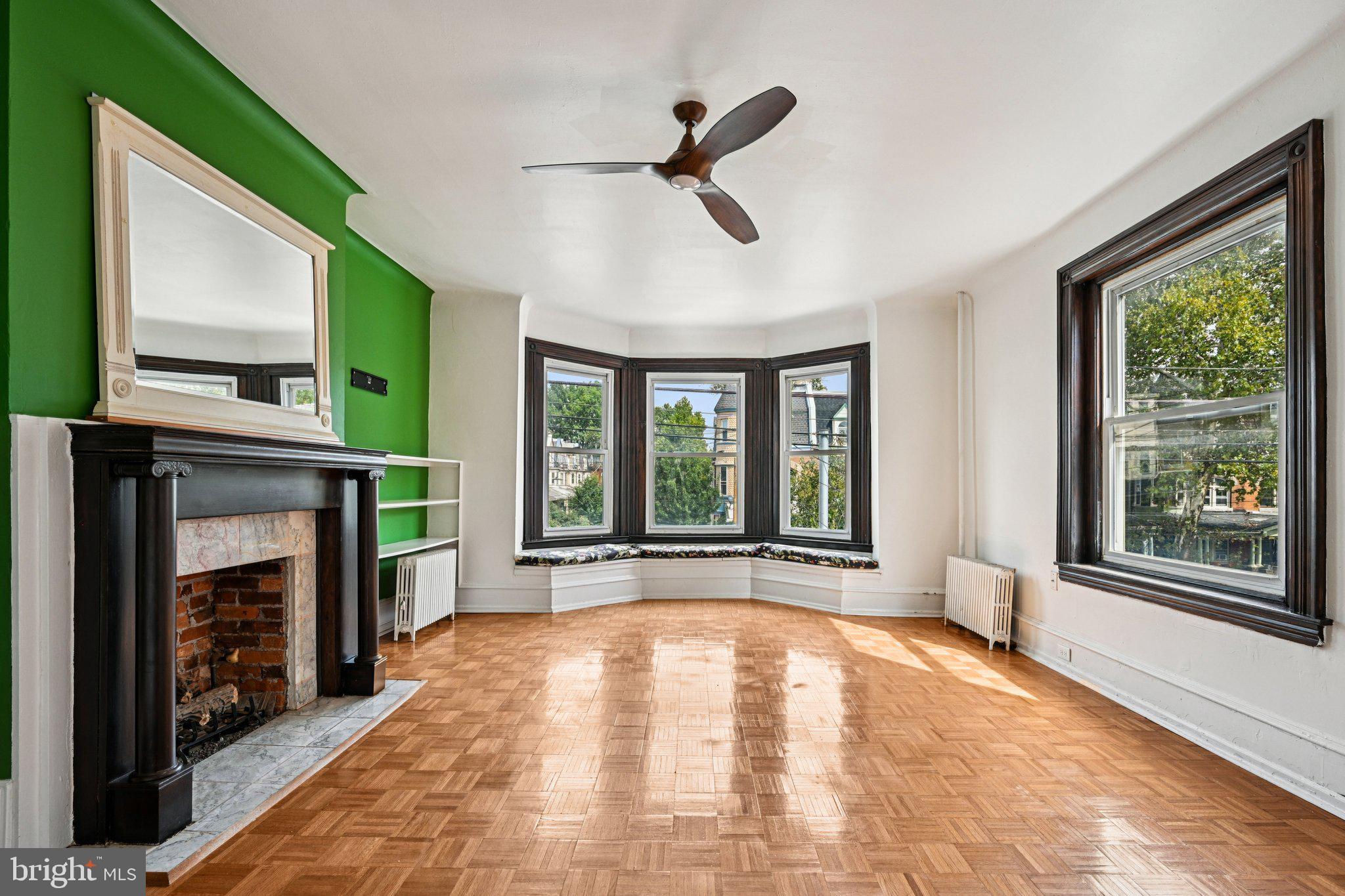 UNIVERSITY CITY - Residential Income