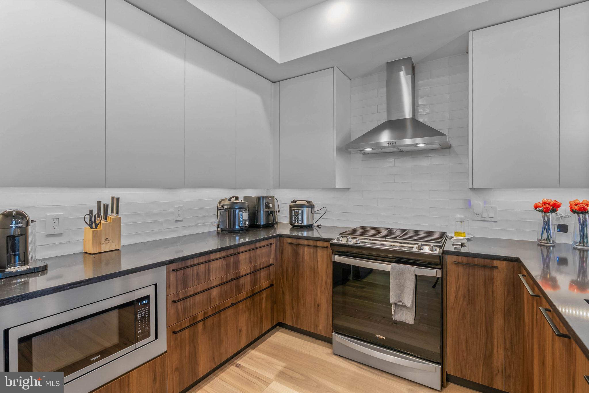 1723 FRANCIS STREET 3E