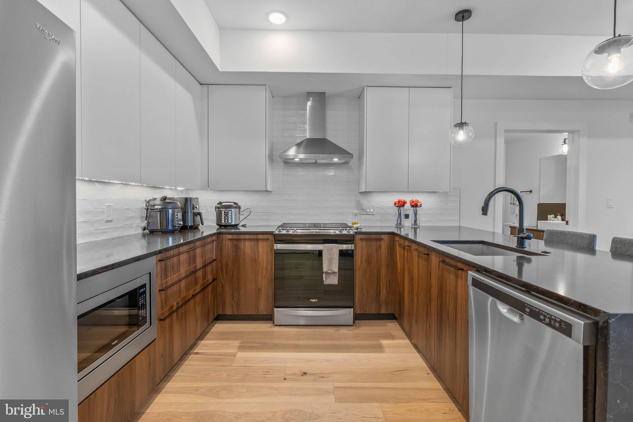 1723 FRANCIS STREET 3E