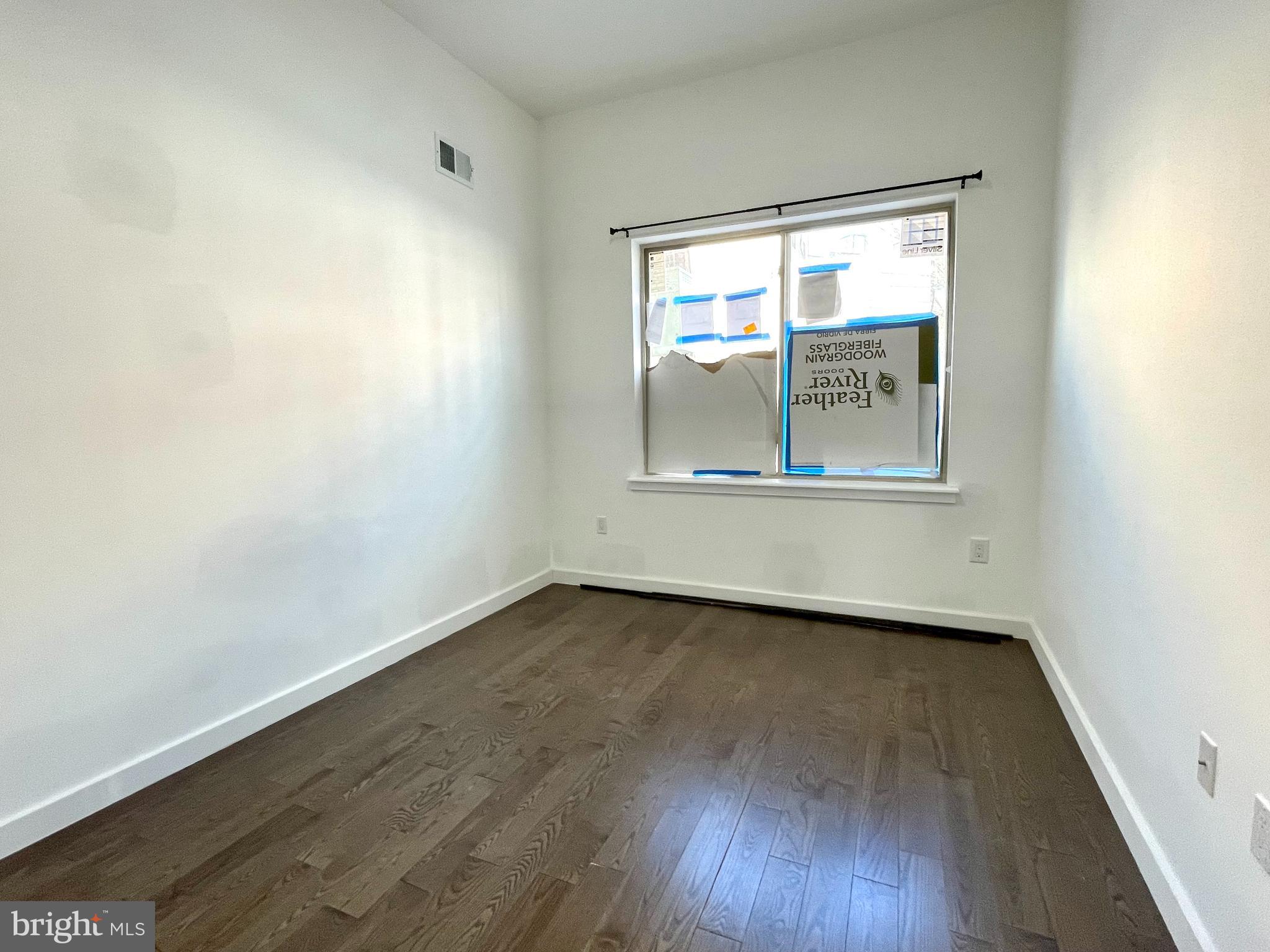 POPLAR - Residential Lease