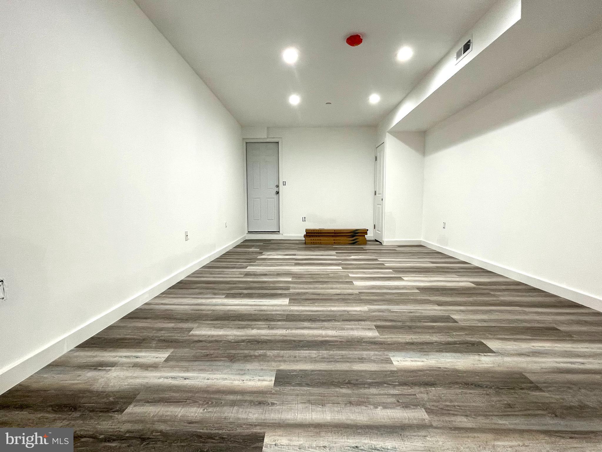 POPLAR - Residential Lease