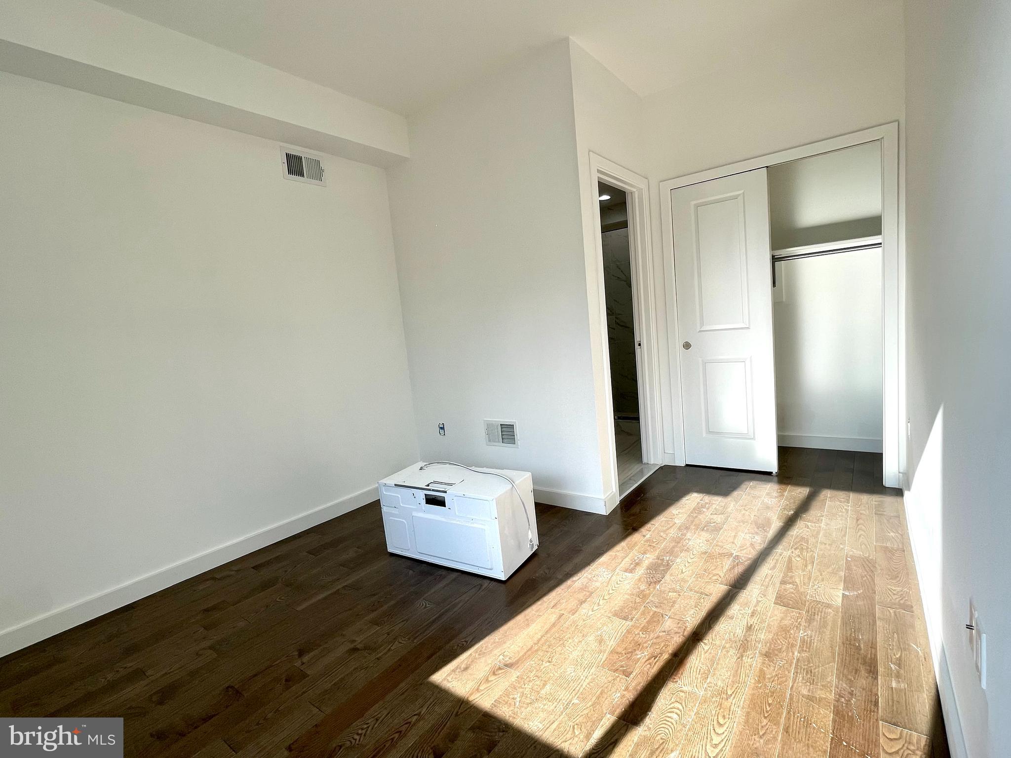 POPLAR - Residential Lease
