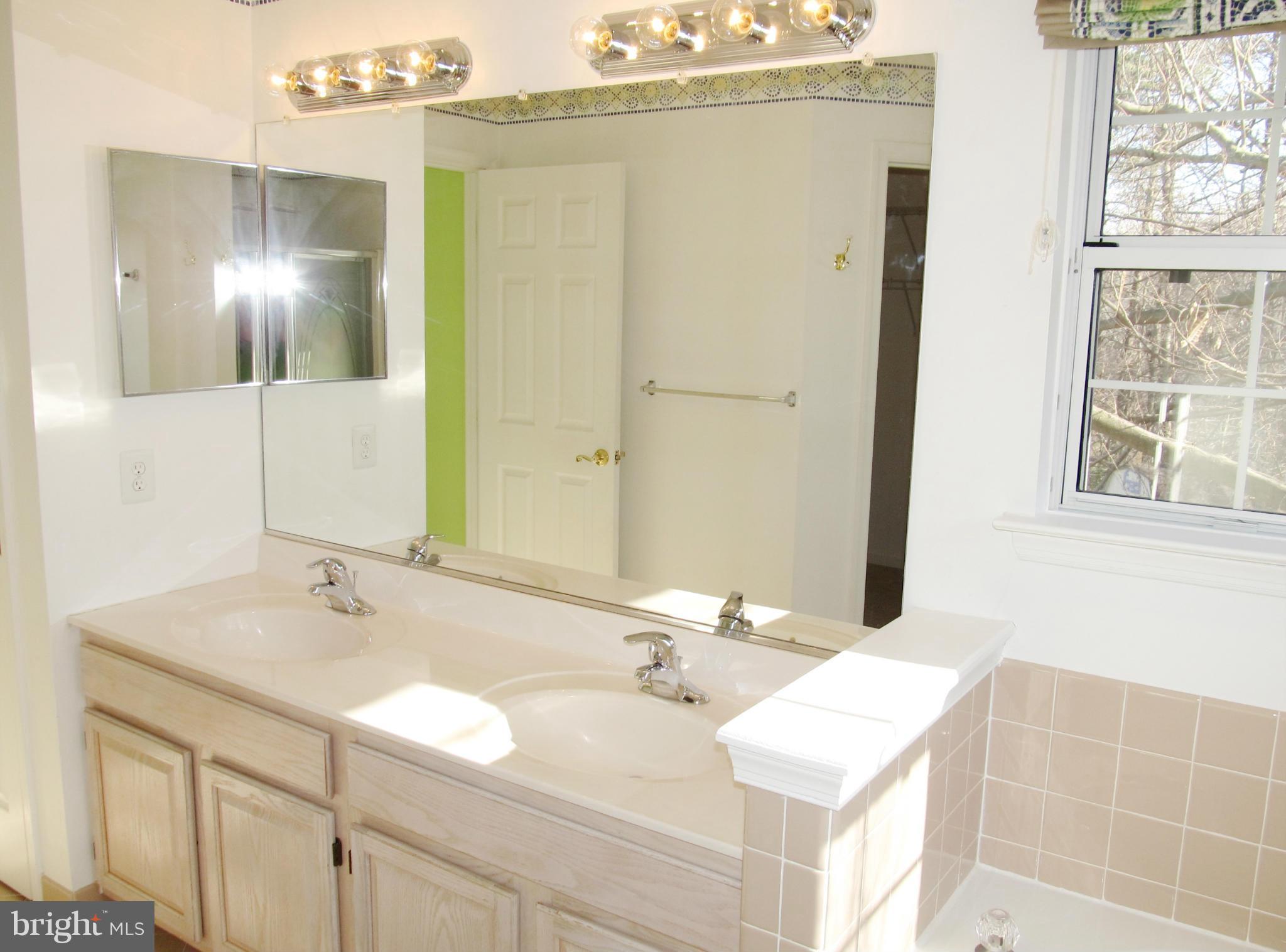 CONSTITUTION HILLS - Residential