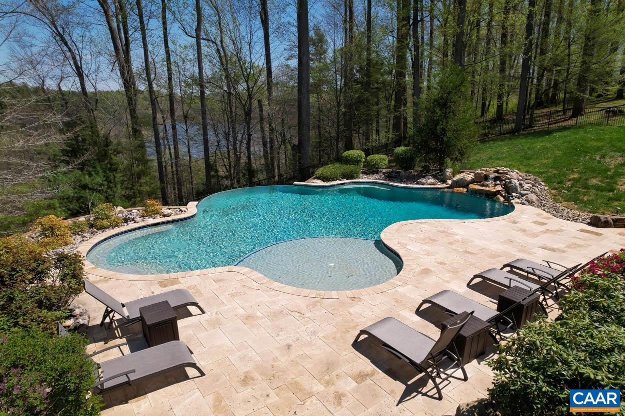 FOXCHASE - Residential