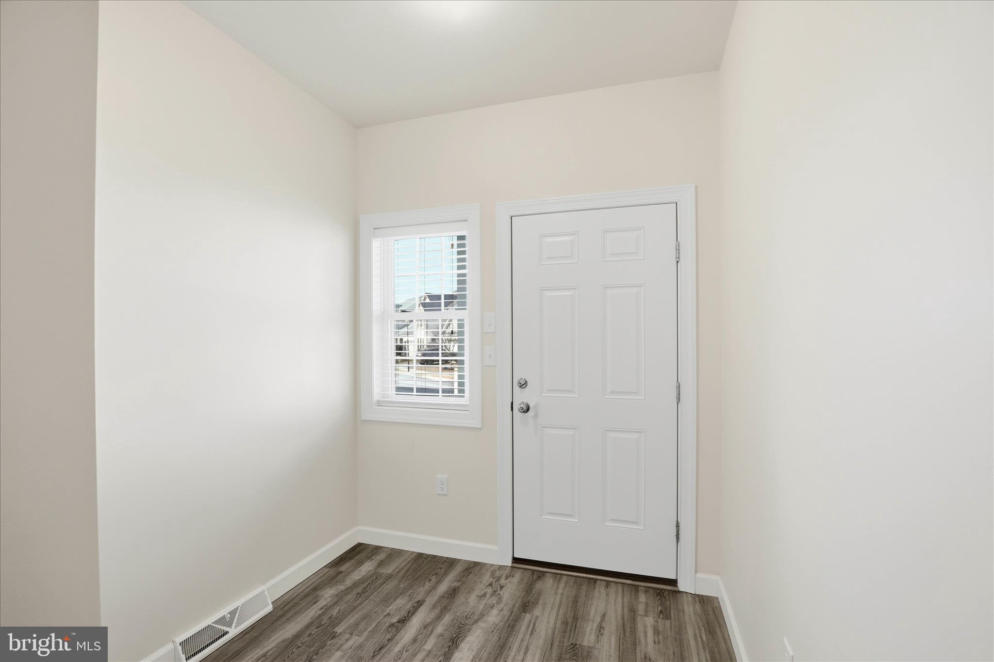 ELM TREE - Residential