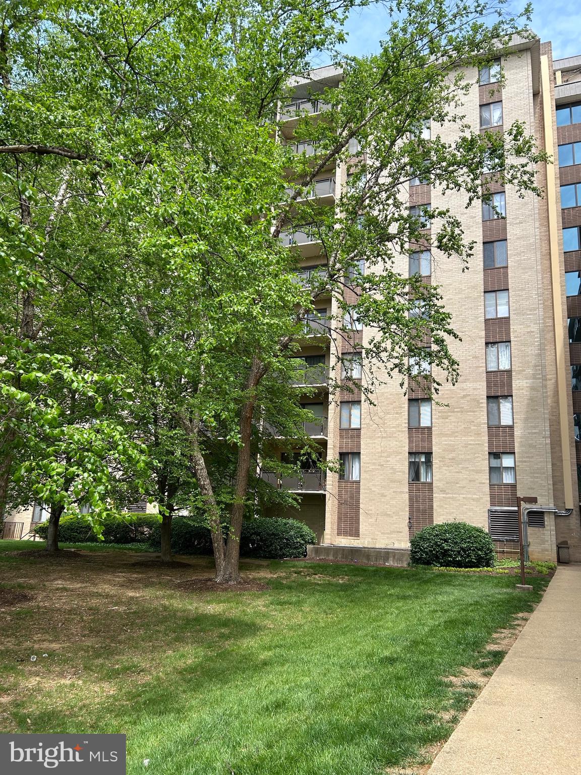 WOODLAKE TOWERS - Residential Lease