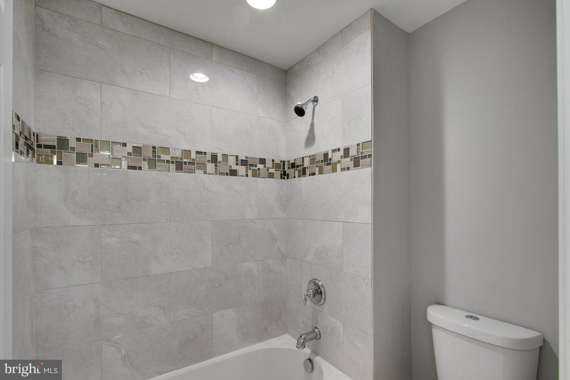 HOLLY RIDGE AT LAWNVALE - Residential