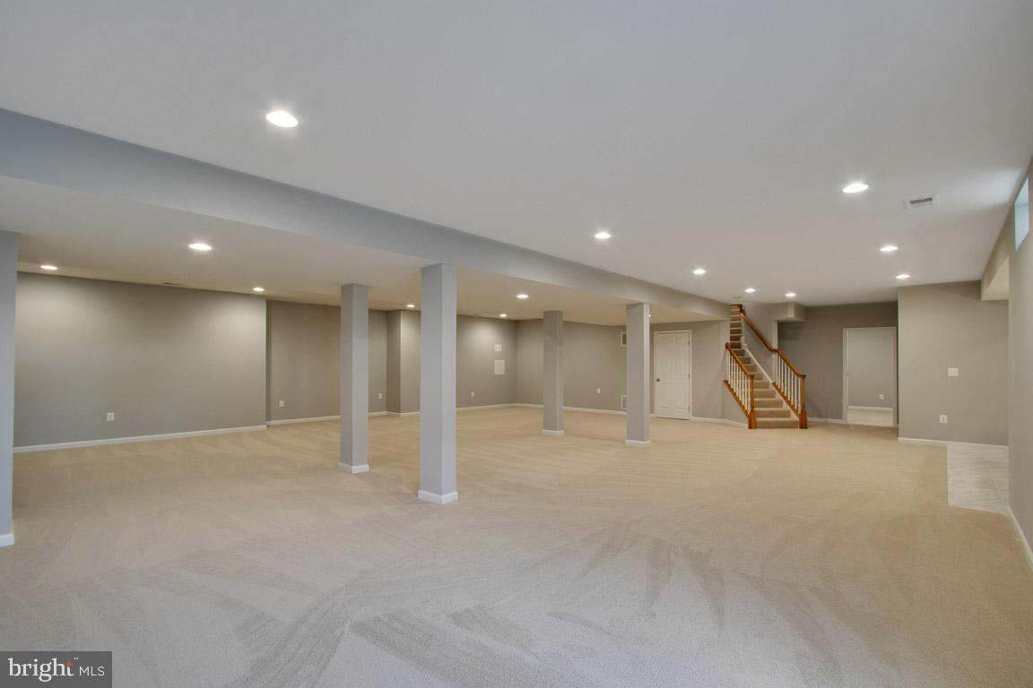 HOLLY RIDGE AT LAWNVALE - Residential