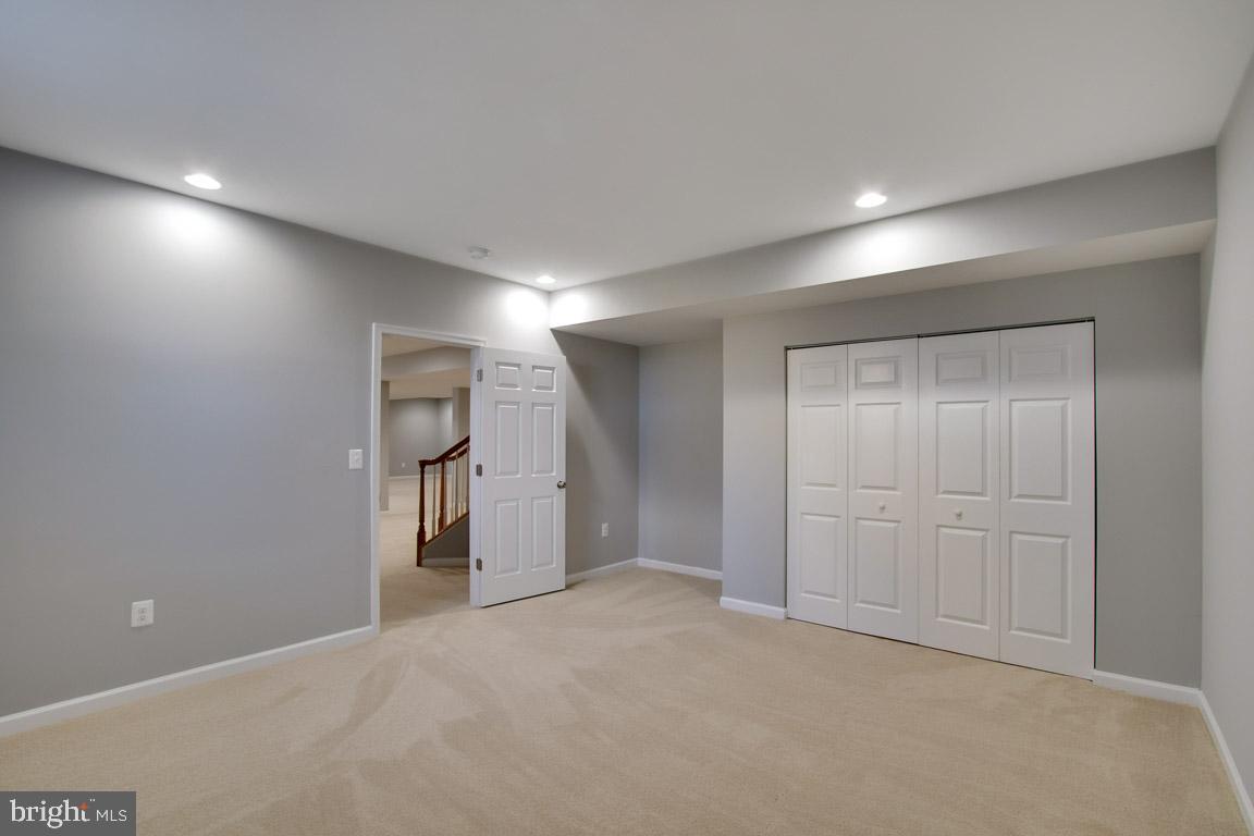 HOLLY RIDGE AT LAWNVALE - Residential