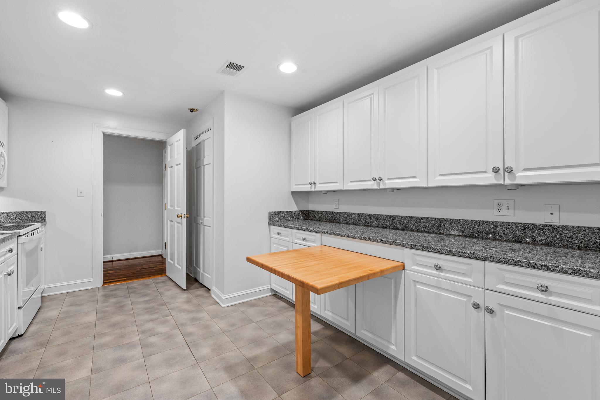 DEVON HILL - Residential Lease