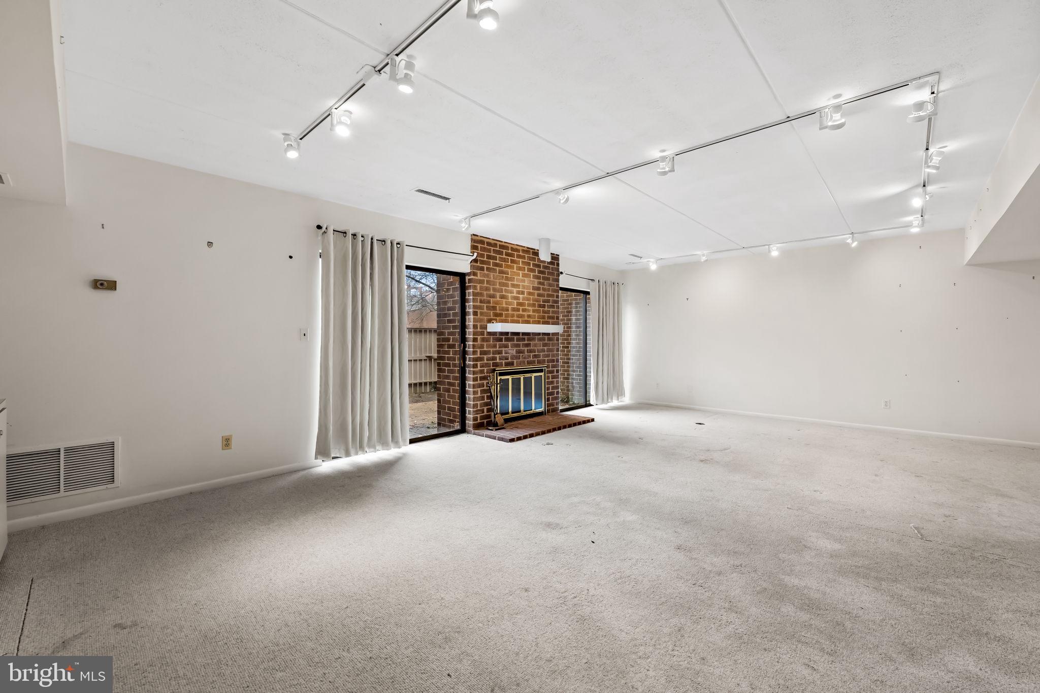 ANNEN WOODS - Residential