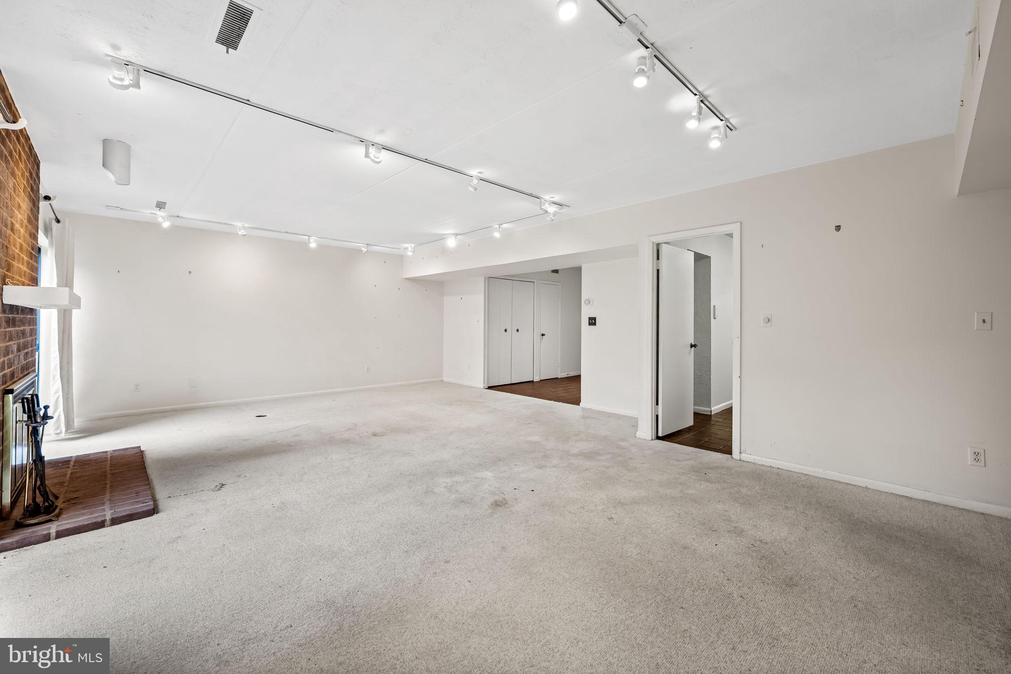 ANNEN WOODS - Residential