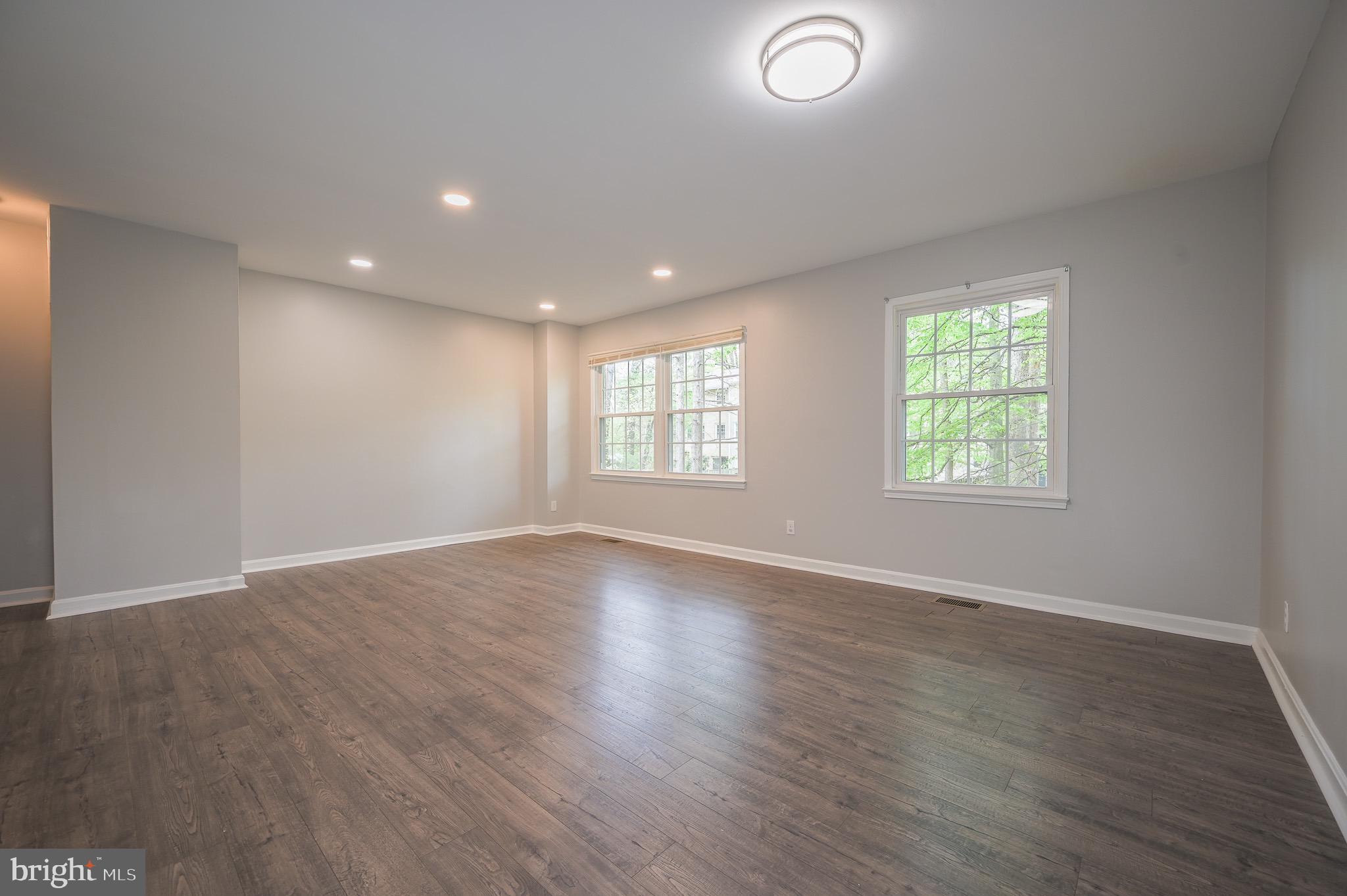 LONDON TOWNE - Residential