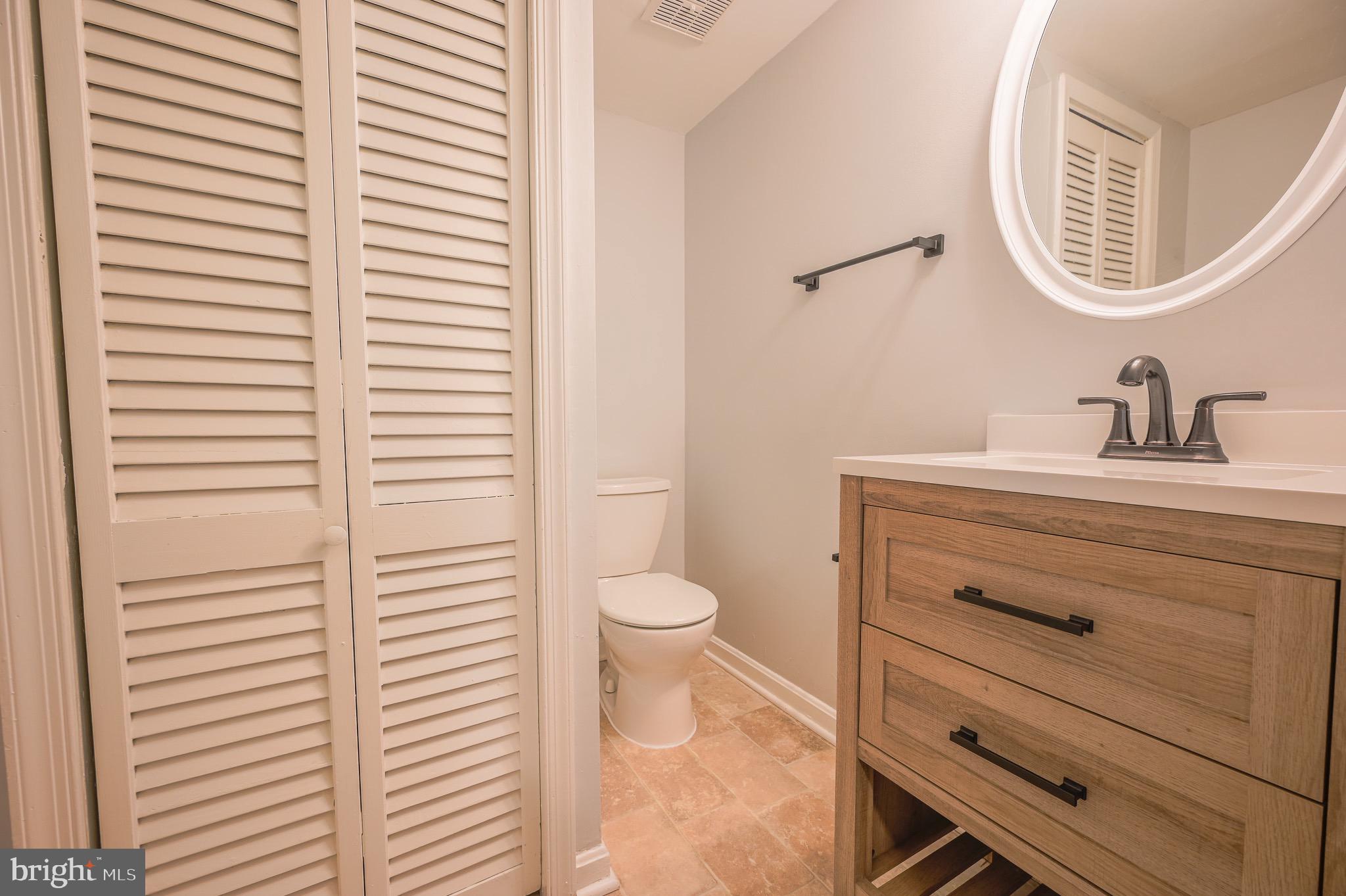 LONDON TOWNE - Residential