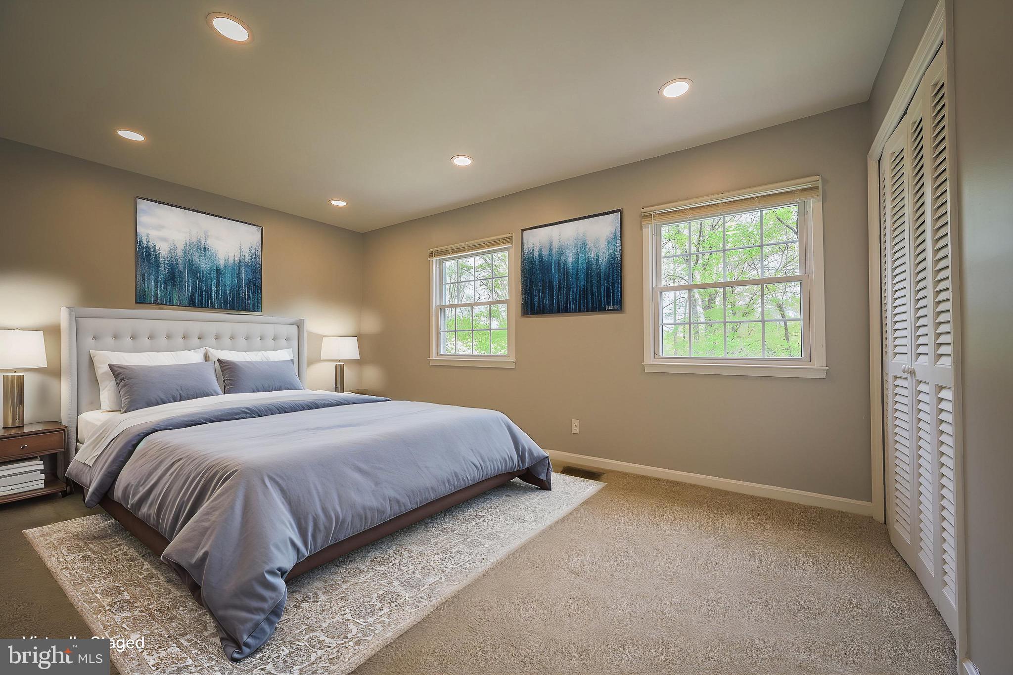 LONDON TOWNE - Residential