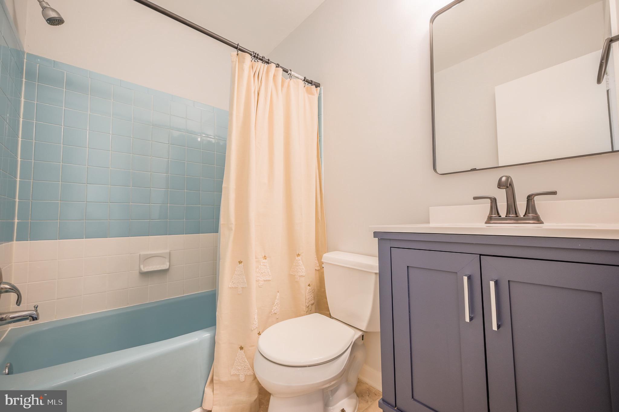 LONDON TOWNE - Residential