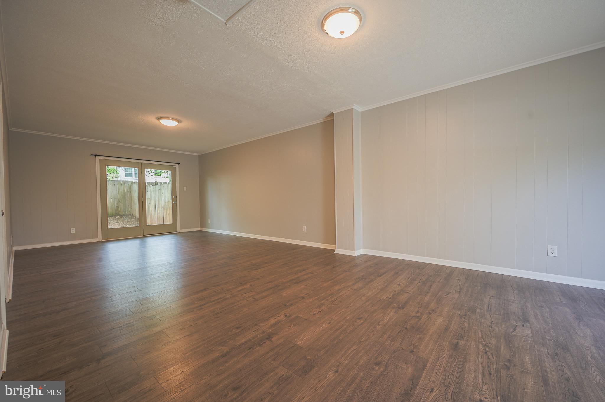 LONDON TOWNE - Residential