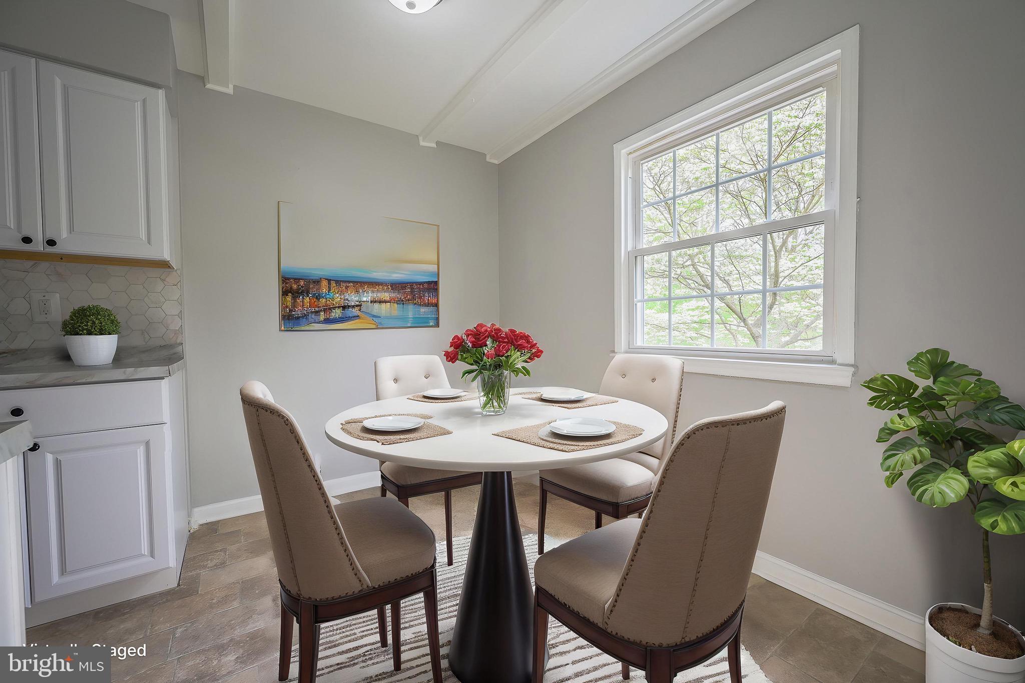 LONDON TOWNE - Residential