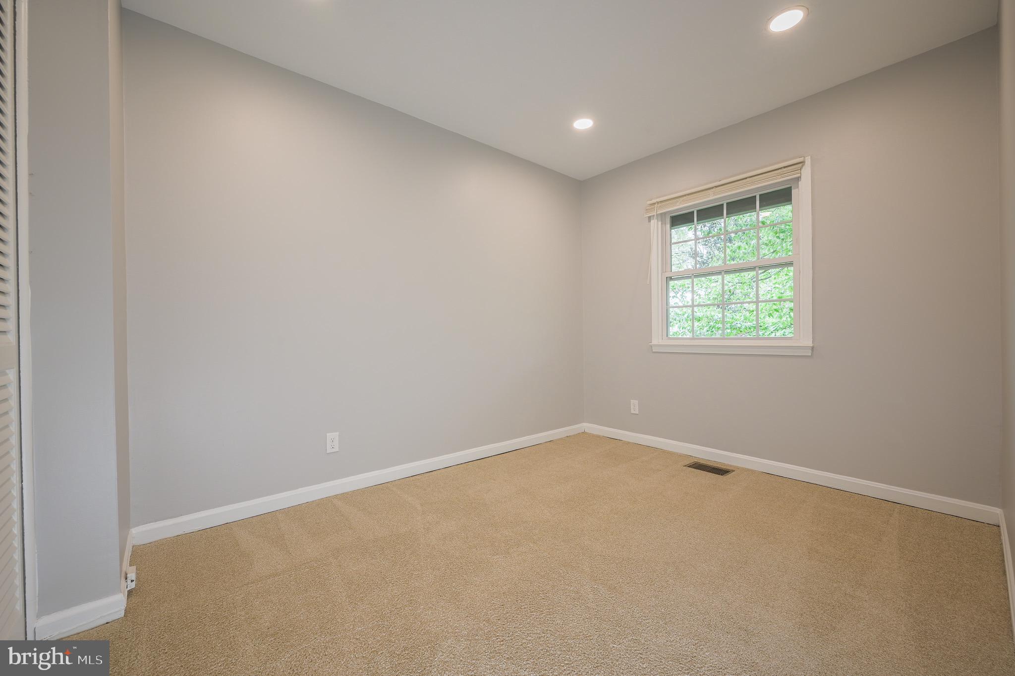 LONDON TOWNE - Residential