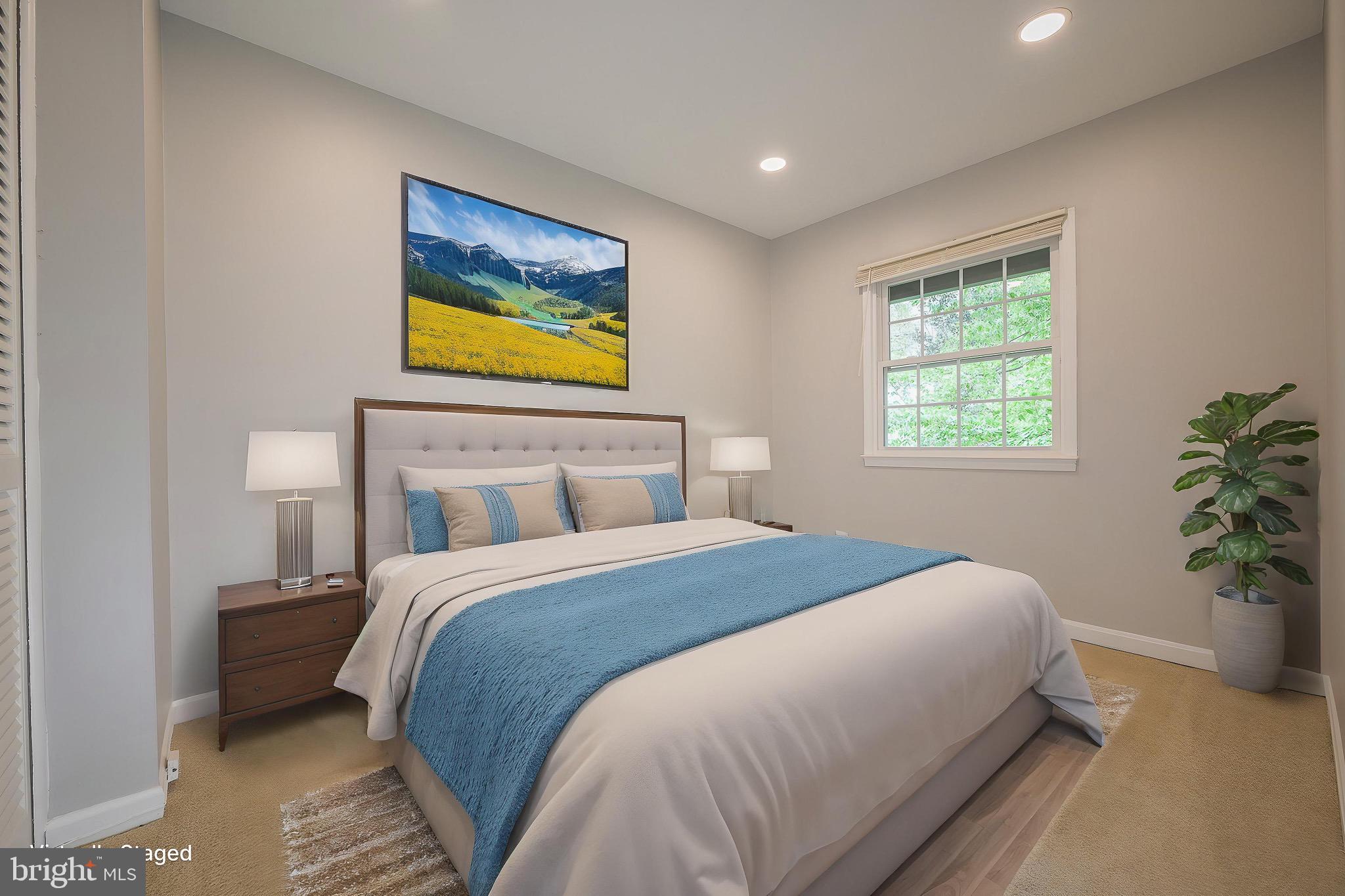 LONDON TOWNE - Residential