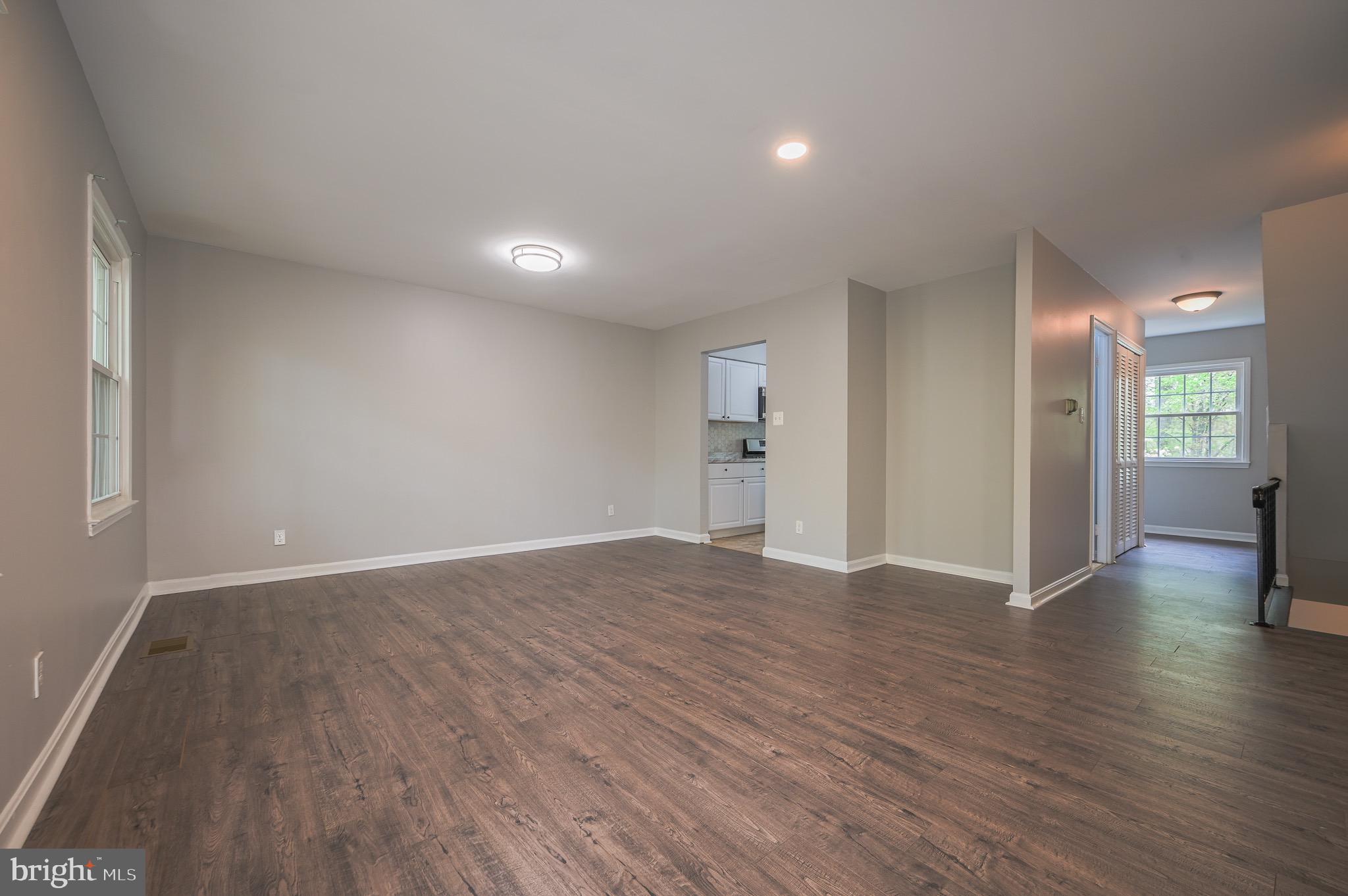 LONDON TOWNE - Residential