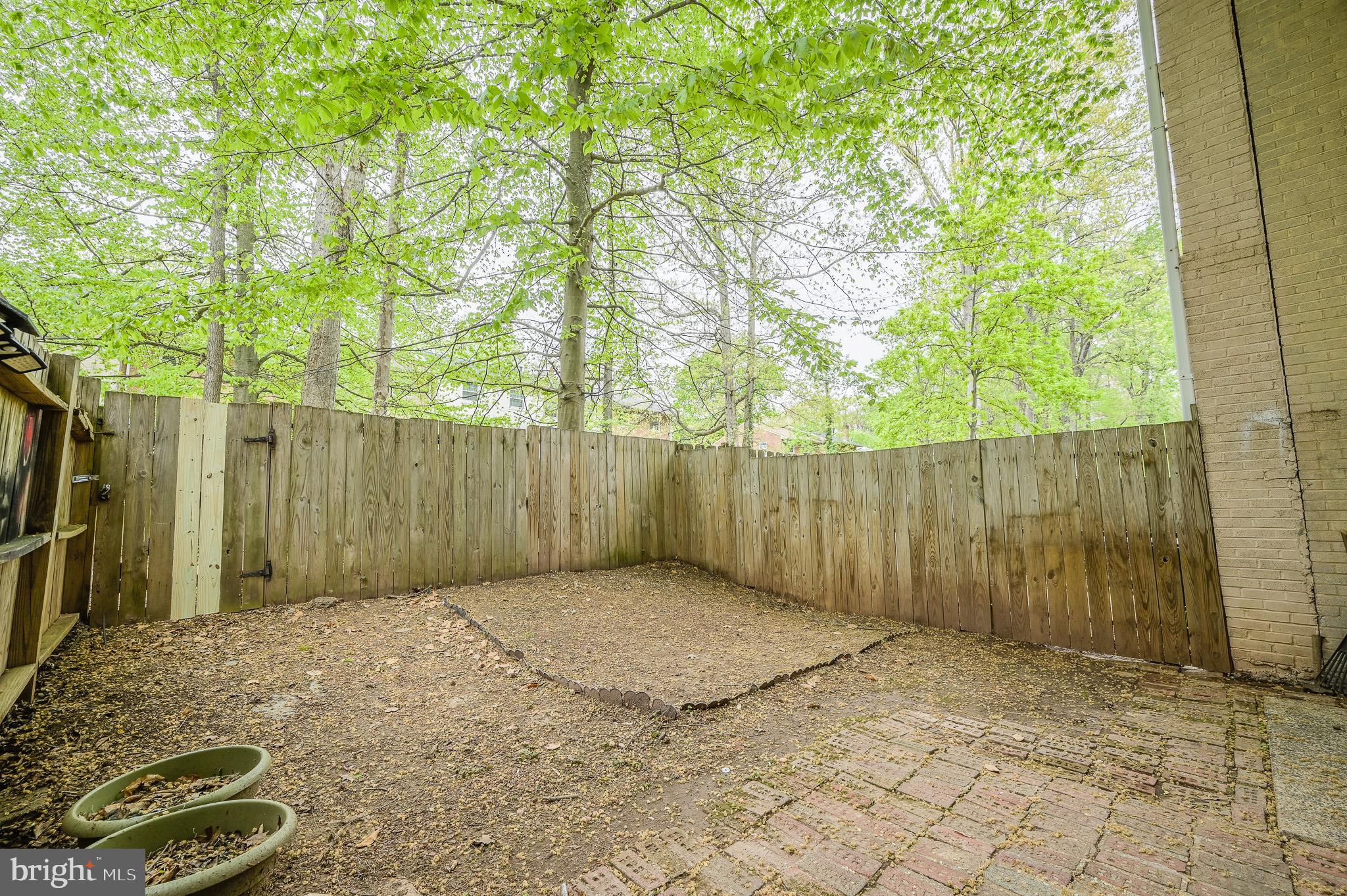 LONDON TOWNE - Residential