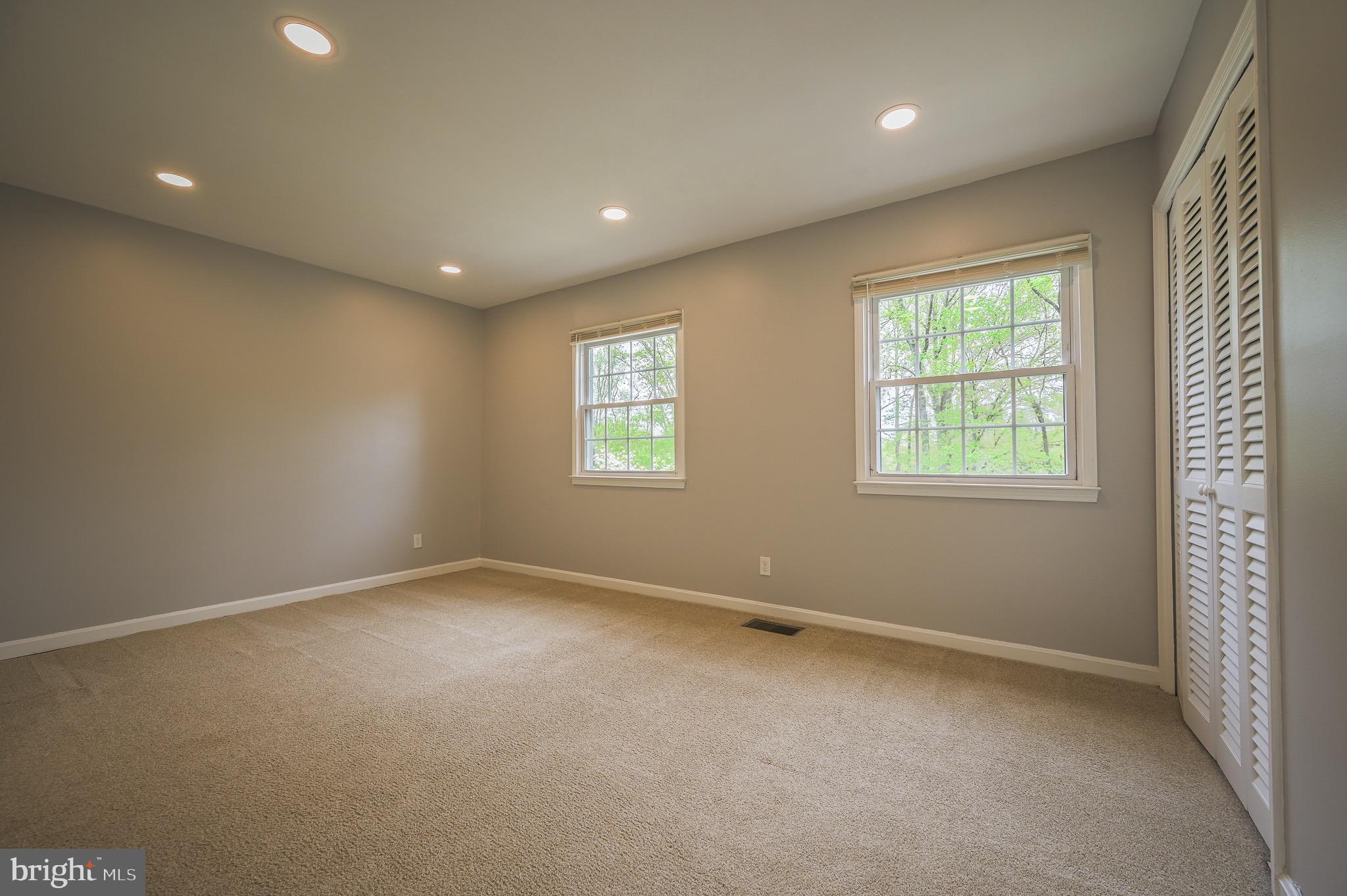 LONDON TOWNE - Residential