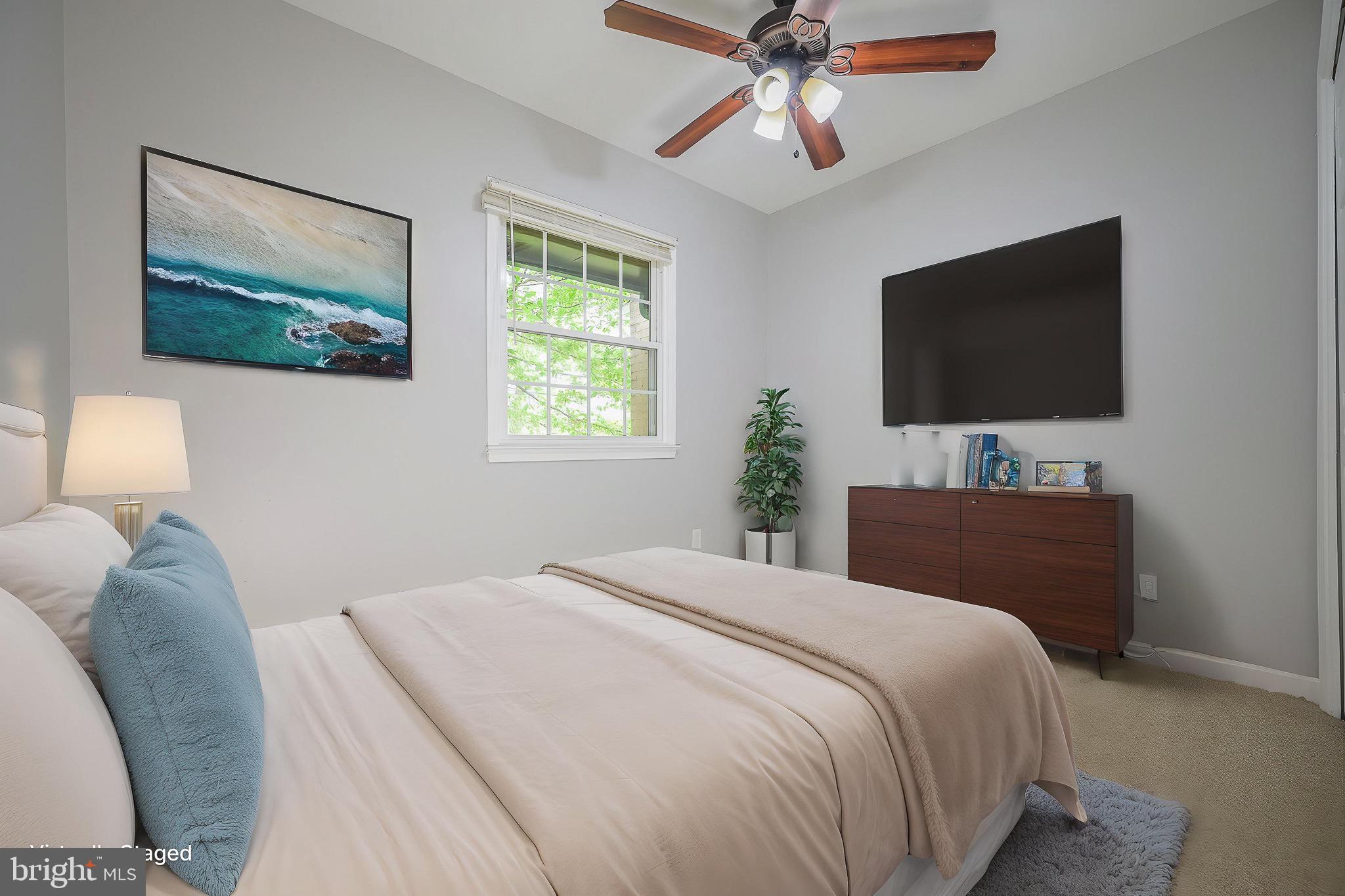 LONDON TOWNE - Residential