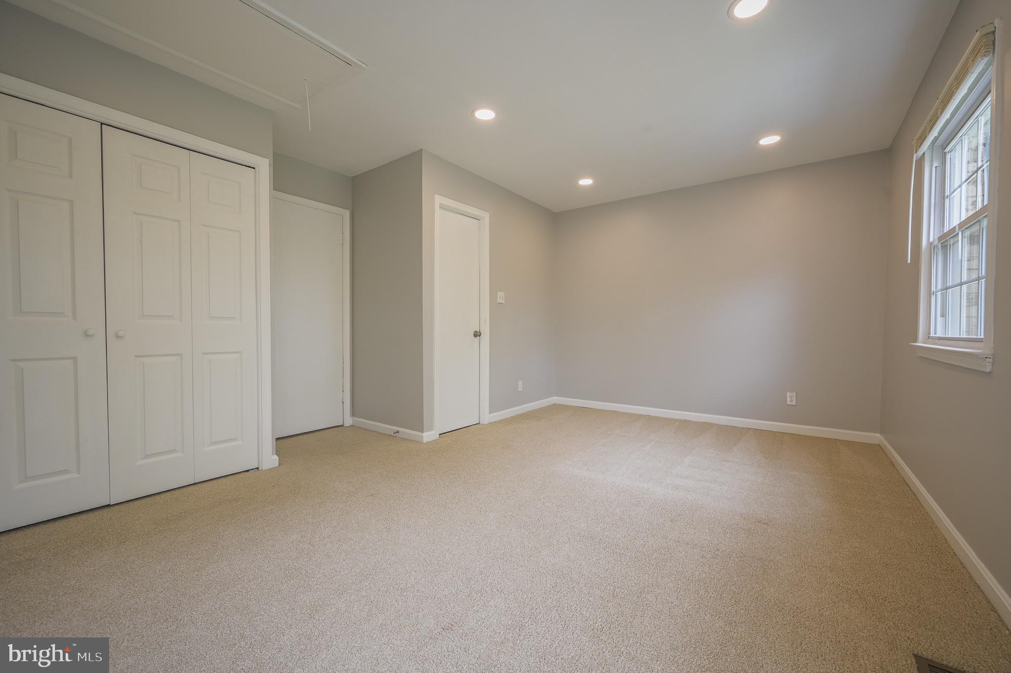 LONDON TOWNE - Residential