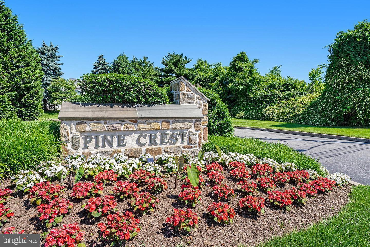 PINE CREST - Residential