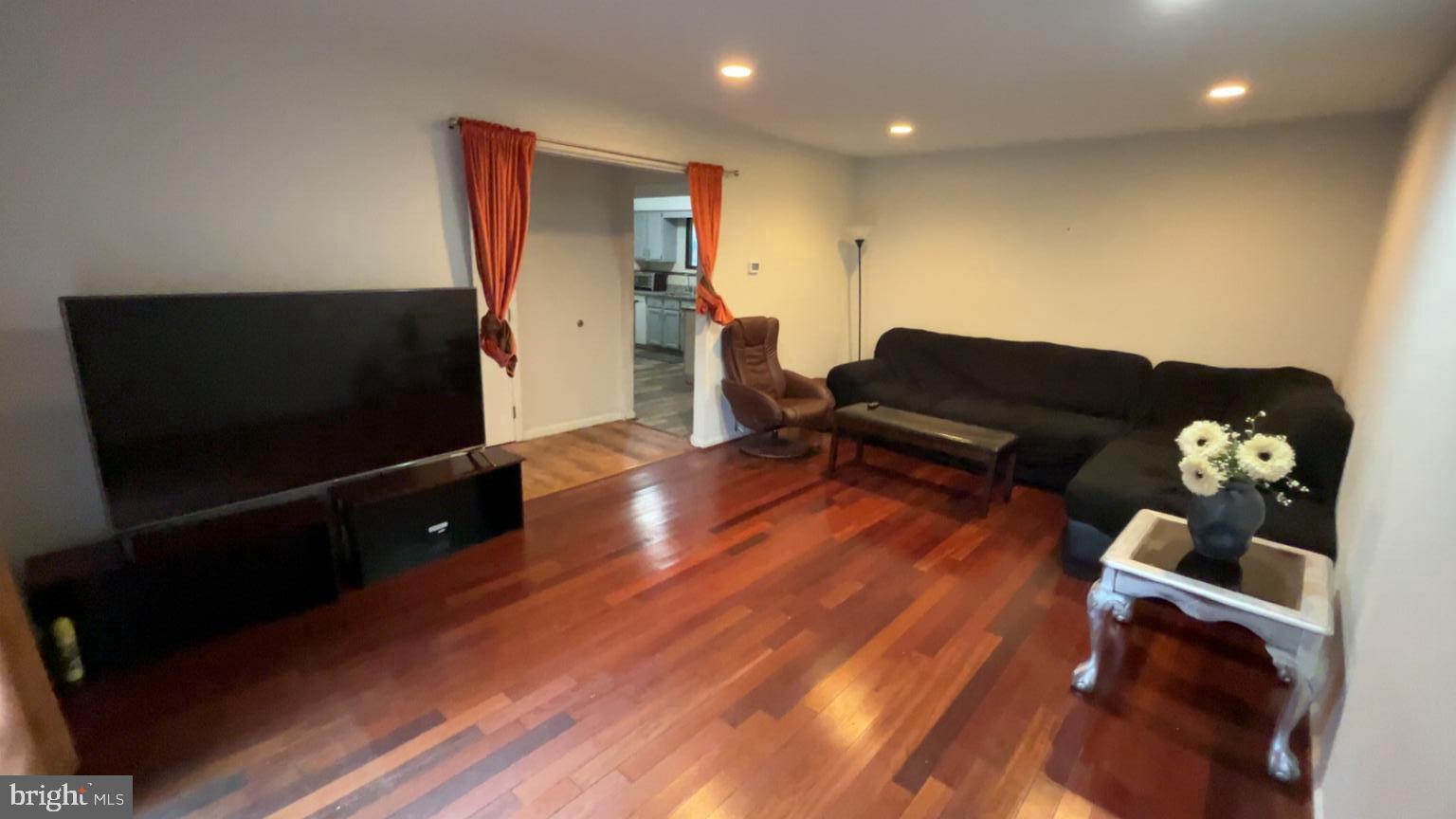 PINE CREST - Residential