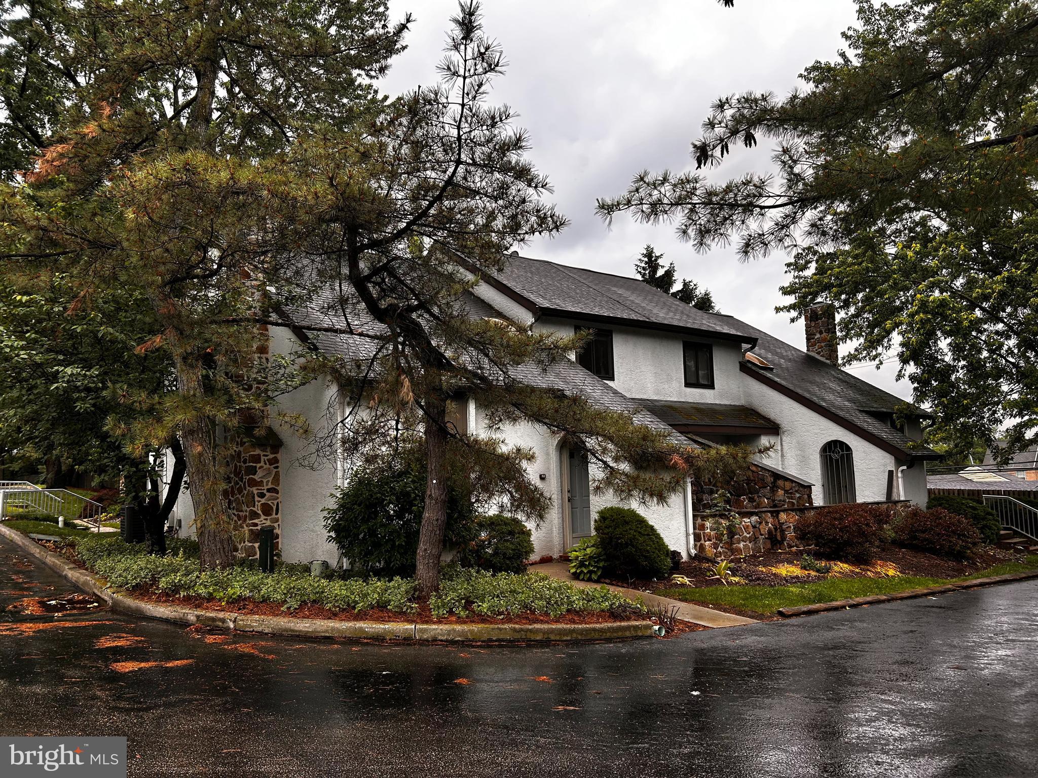 PINE CREST - Residential