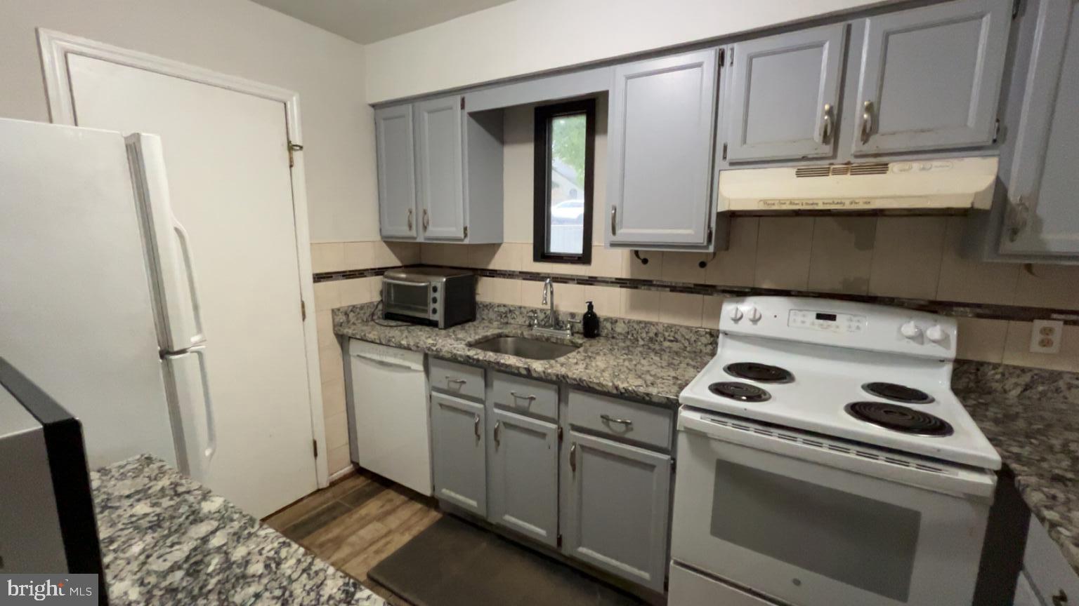 PINE CREST - Residential
